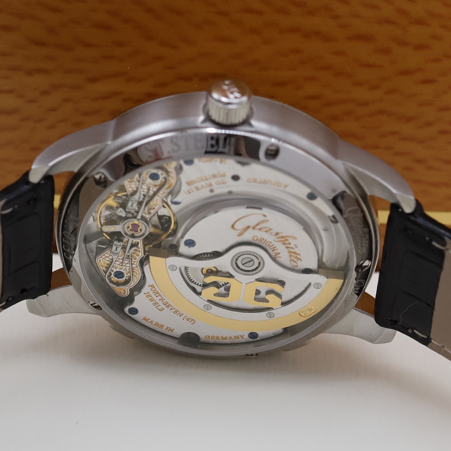 Detail d: GLASHÜTTE ORIGINAL Herrenarmbanduhr PanoMatic Venue Referenz 90-04-02-02-04, Automatik, Edelstahlgeh. inkl. orig. Lederband m. dopp. Faltschl., ...