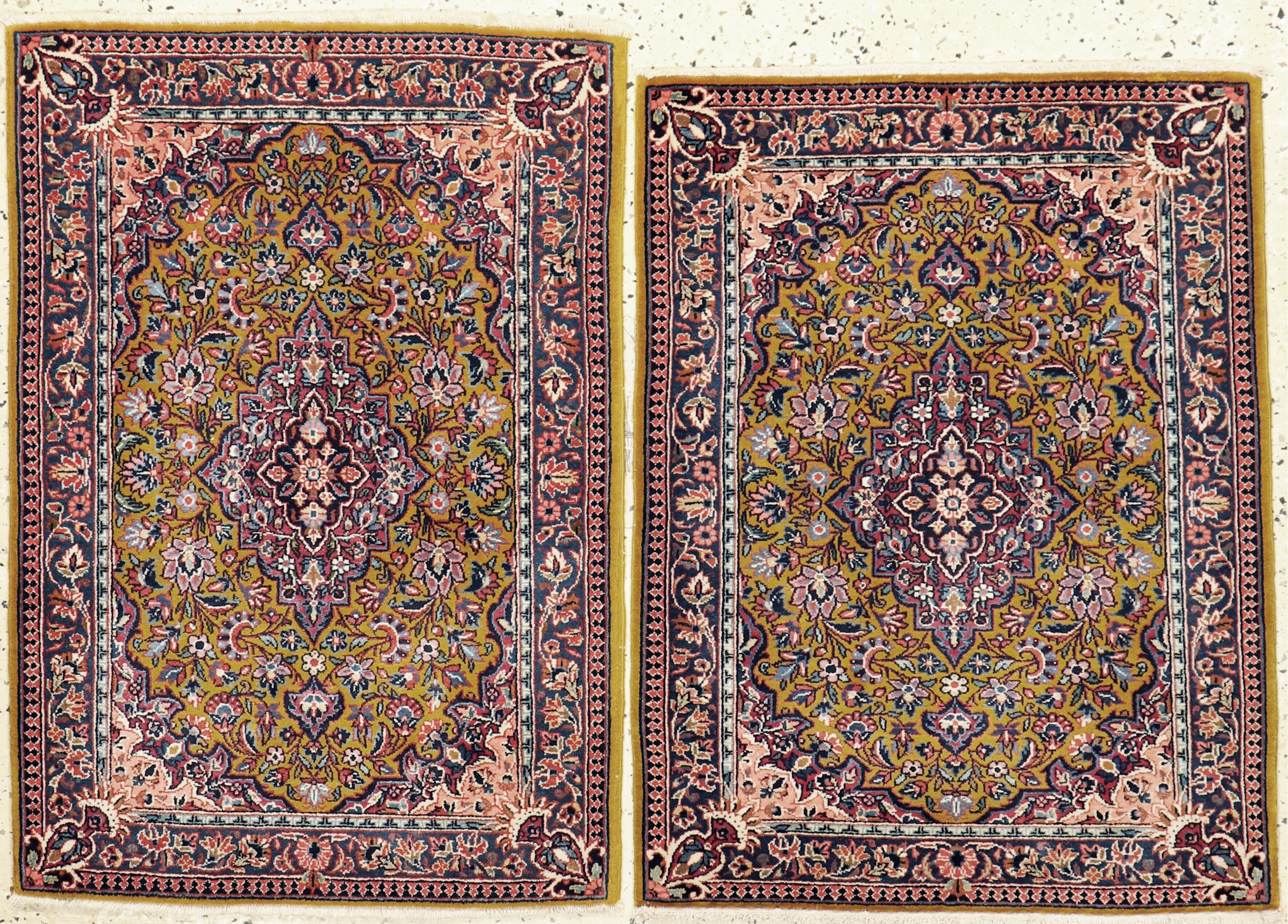 Ein Paar Keschan Kork, Persien, Anfang 20.Jhd, Korkwolle auf Baumwolle, ca. 90 x 64 cm, gereinigt, EHZ: 1-2