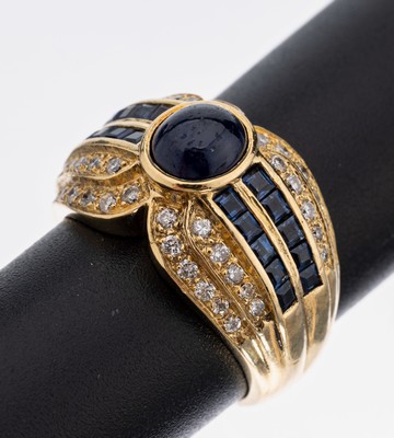 Image 26948176 - 18 kt Gold Saphir-Brillant-Ring, GG 750/000, Saphir-Cabochon und 20 Saphir-Carreeszus. ...