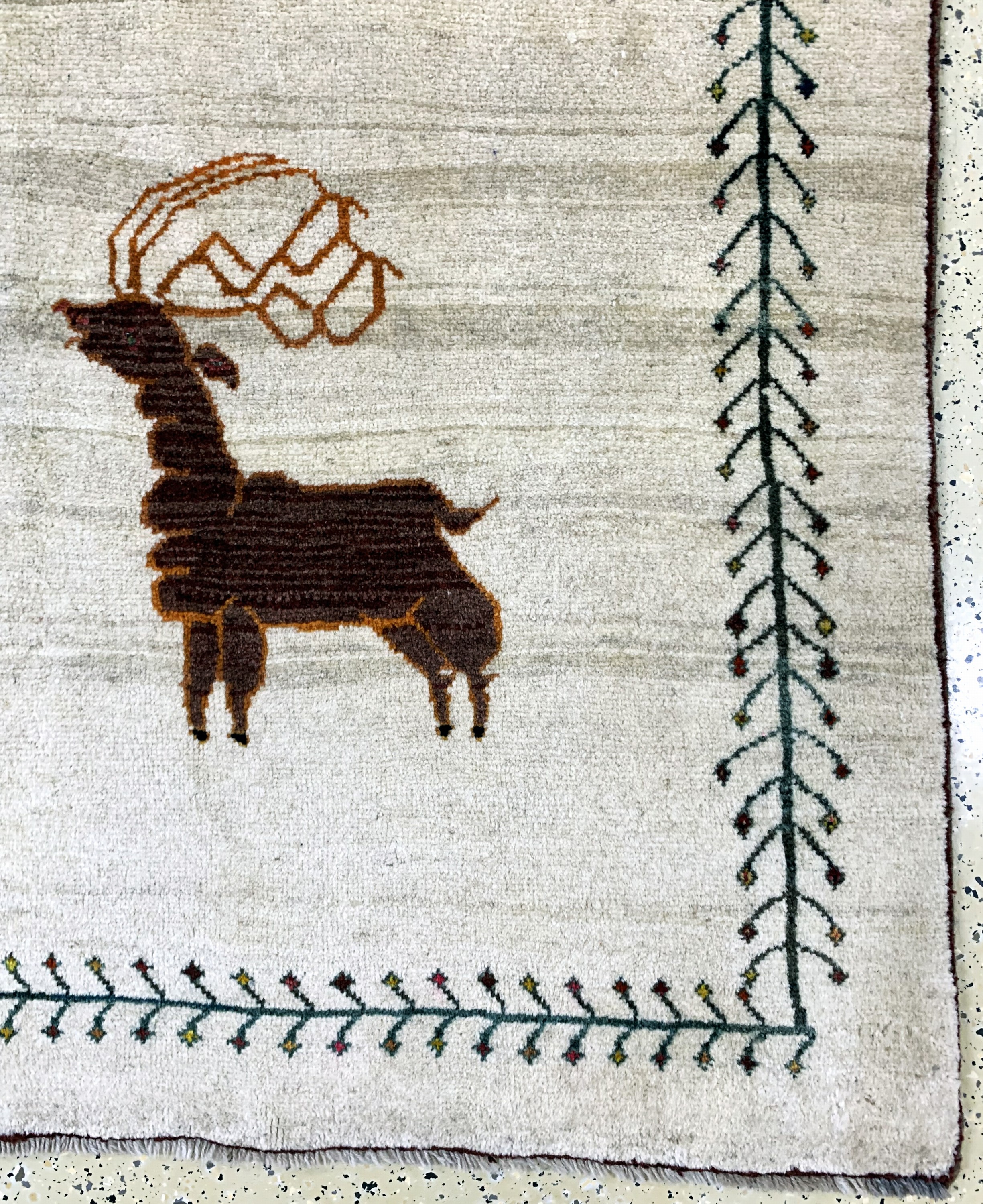 Detail a: Gabbeh alt, Persien, Mitte 20.Jhd, Wolle auf Wolle, ca. 267 x 160 cm, leicht verfärbt, EHZ: 2