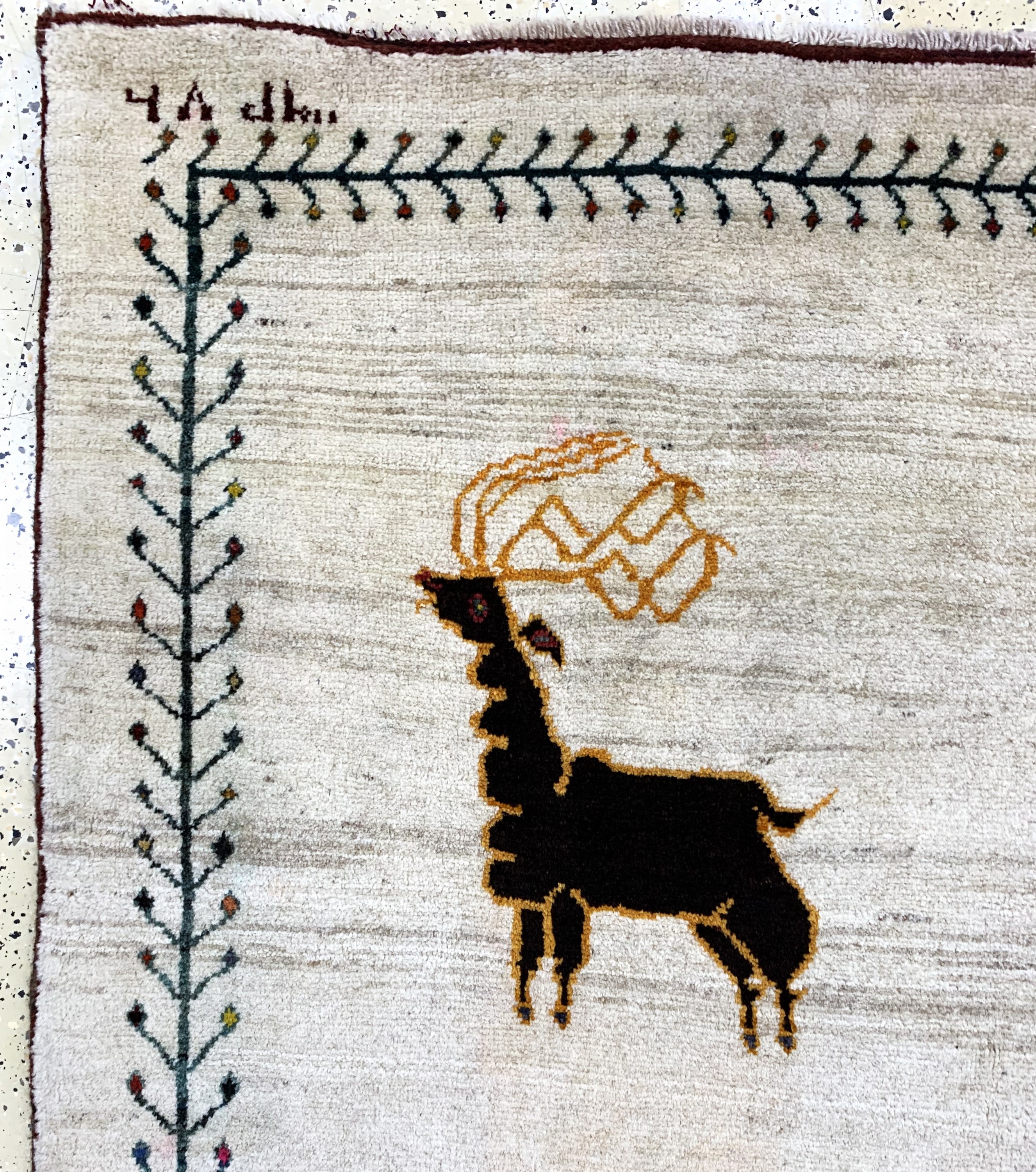 Detail d: Gabbeh alt, Persien, Mitte 20.Jhd, Wolle auf Wolle, ca. 267 x 160 cm, leicht verfärbt, EHZ: 2