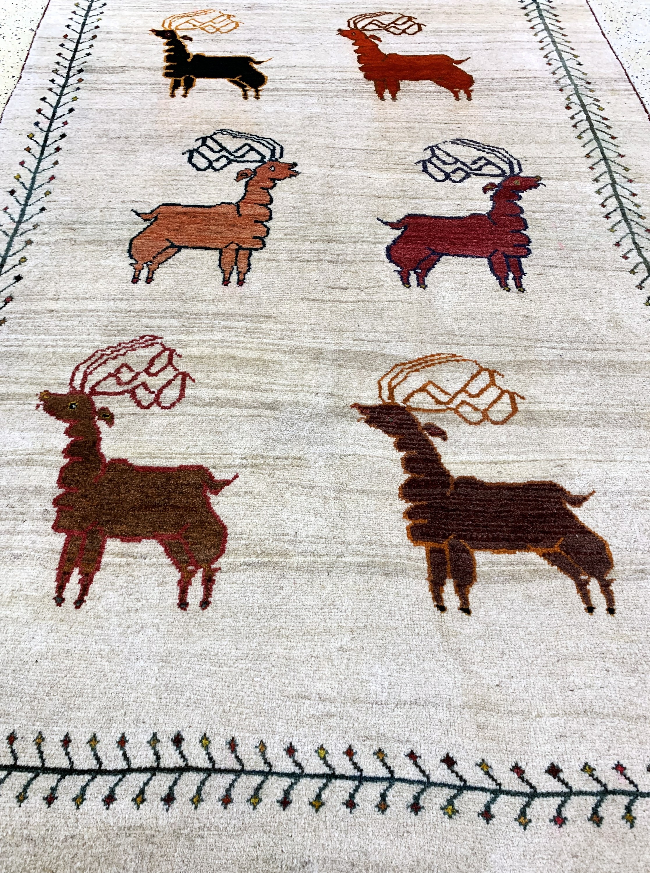 Detail f: Gabbeh alt, Persien, Mitte 20.Jhd, Wolle auf Wolle, ca. 267 x 160 cm, leicht verfärbt, EHZ: 2