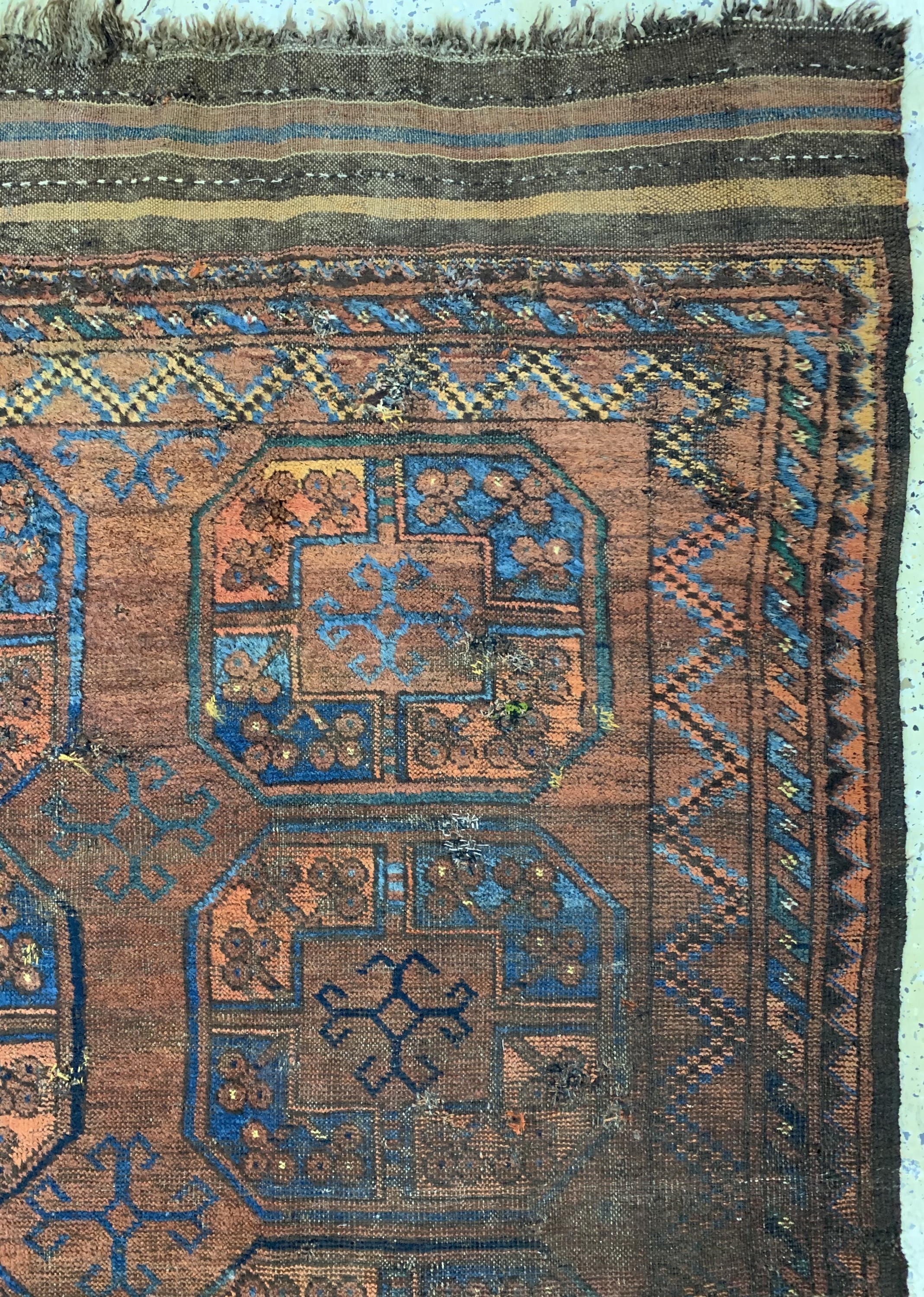 Detail f: Ersari"Hauptteppich"antik, Turkmenistan, 19.Jhd, Wolle auf Wolle, ca. 290 x 195 cm, EHZ: 4, (mehrere geflickte Stellen).