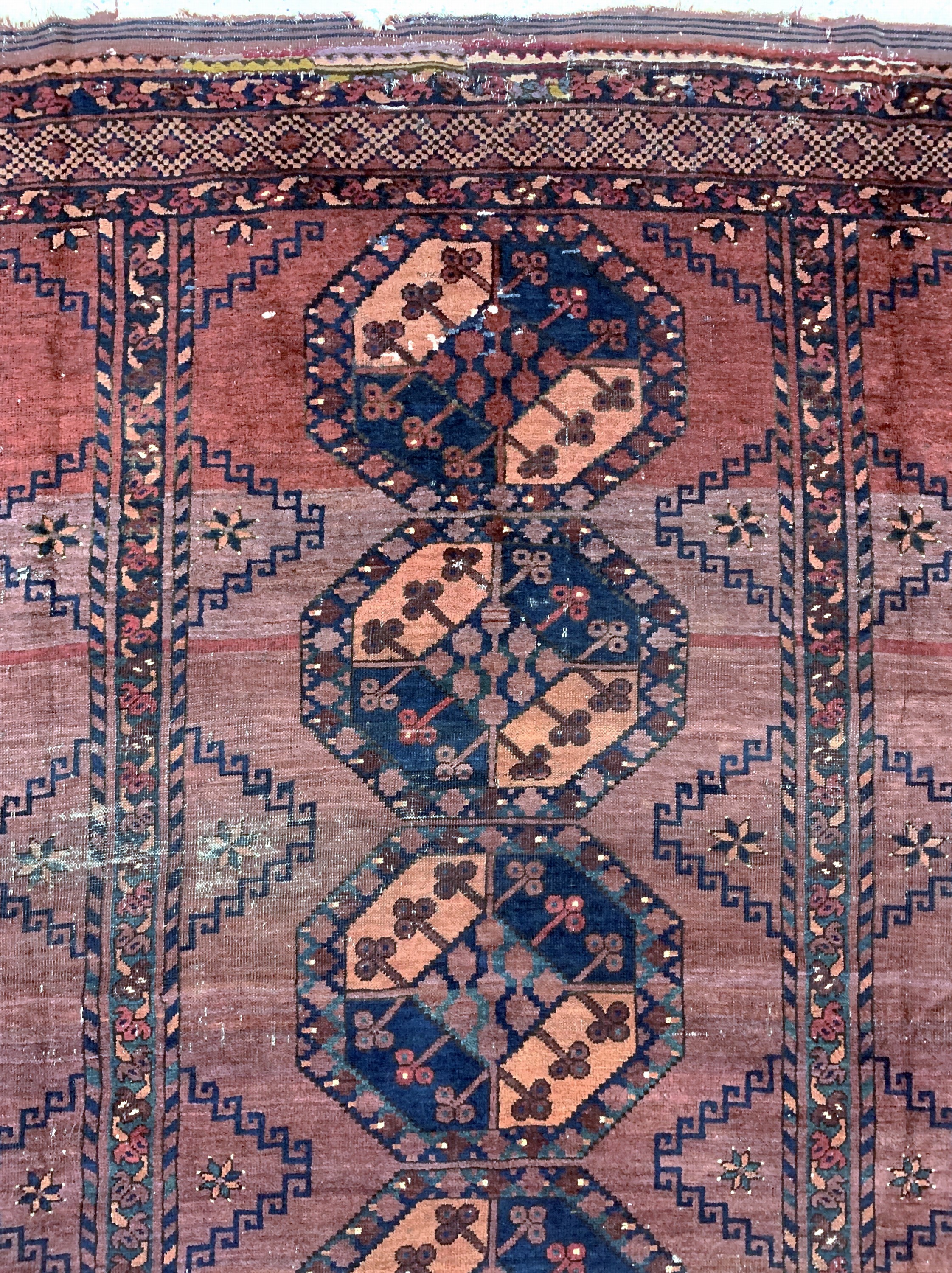 Detail e: Ersari"Hauptteppich"antik, Turkmenistan, 19.Jhd, Wolle auf Wolle, ca. 350 x 305 cm, EHZ: 3-4