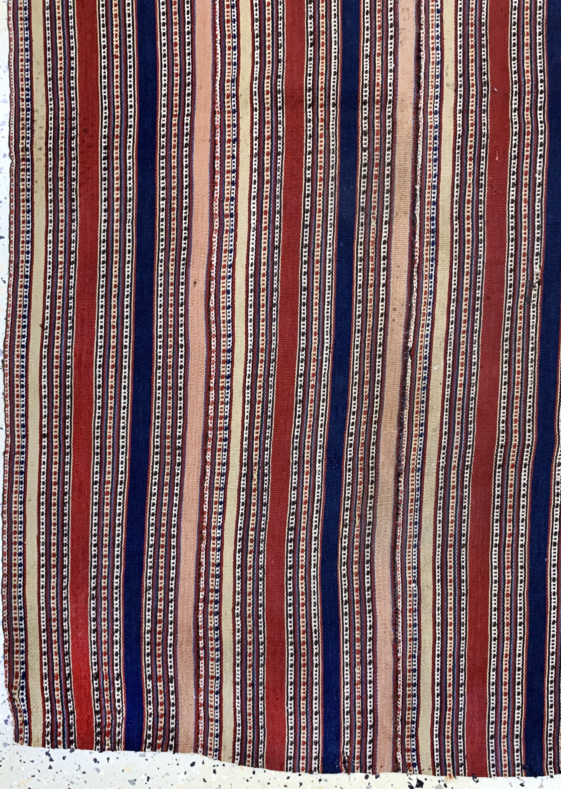 Detail b: Djajim"Nomaden-Decke", Persien, Anfang 20.Jhd, Wolle auf Wolle, ca. 164 x 156 cm, Reinigungsbedürftig, EHZ: 2, (6 Bahnig)