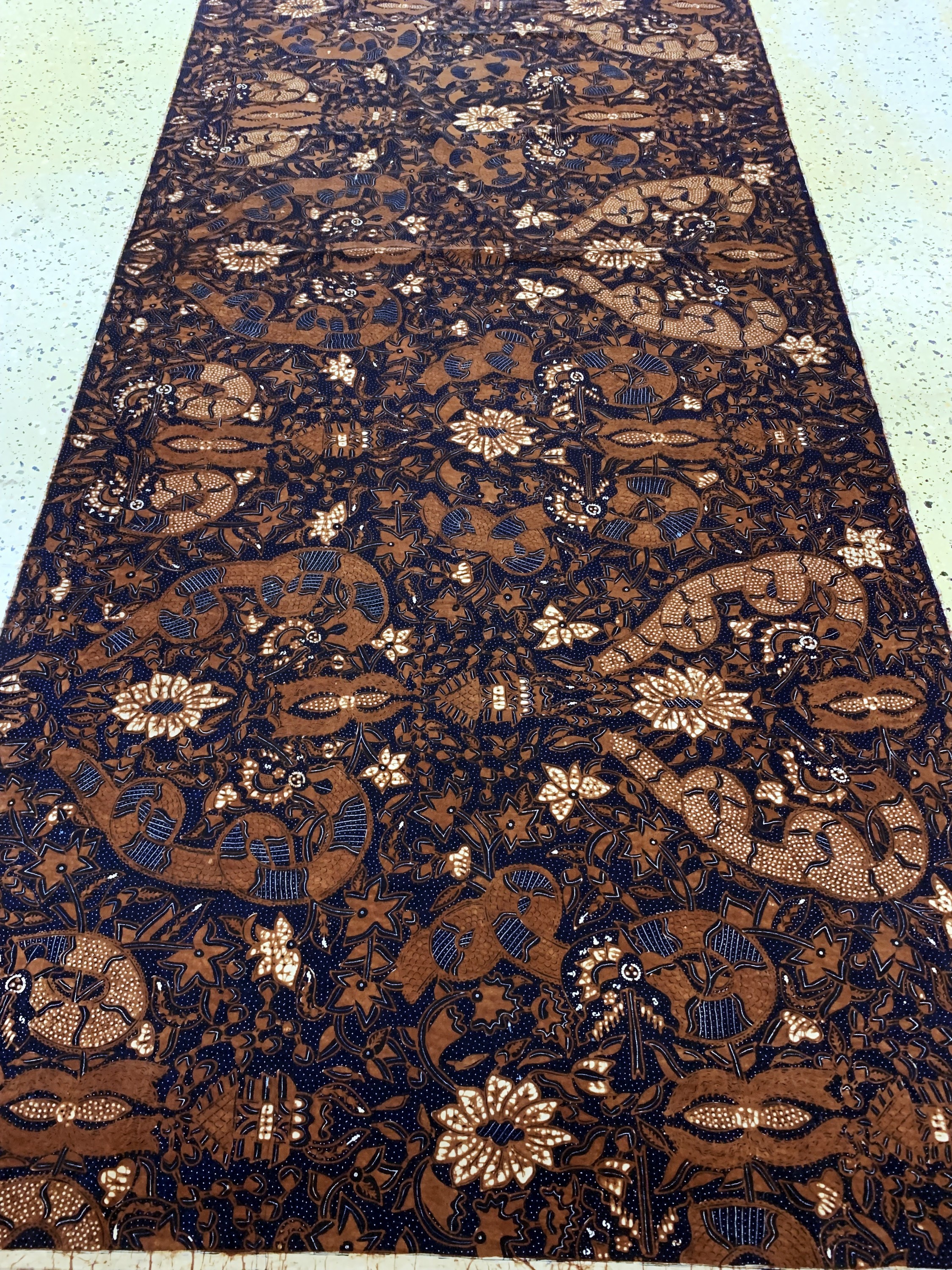 Kain Panjang, Java Indonesien, Mitte 20.Jhd, Handgezeichnete Batik, ca. 250 x 104 cm, EHZ: 1-2
