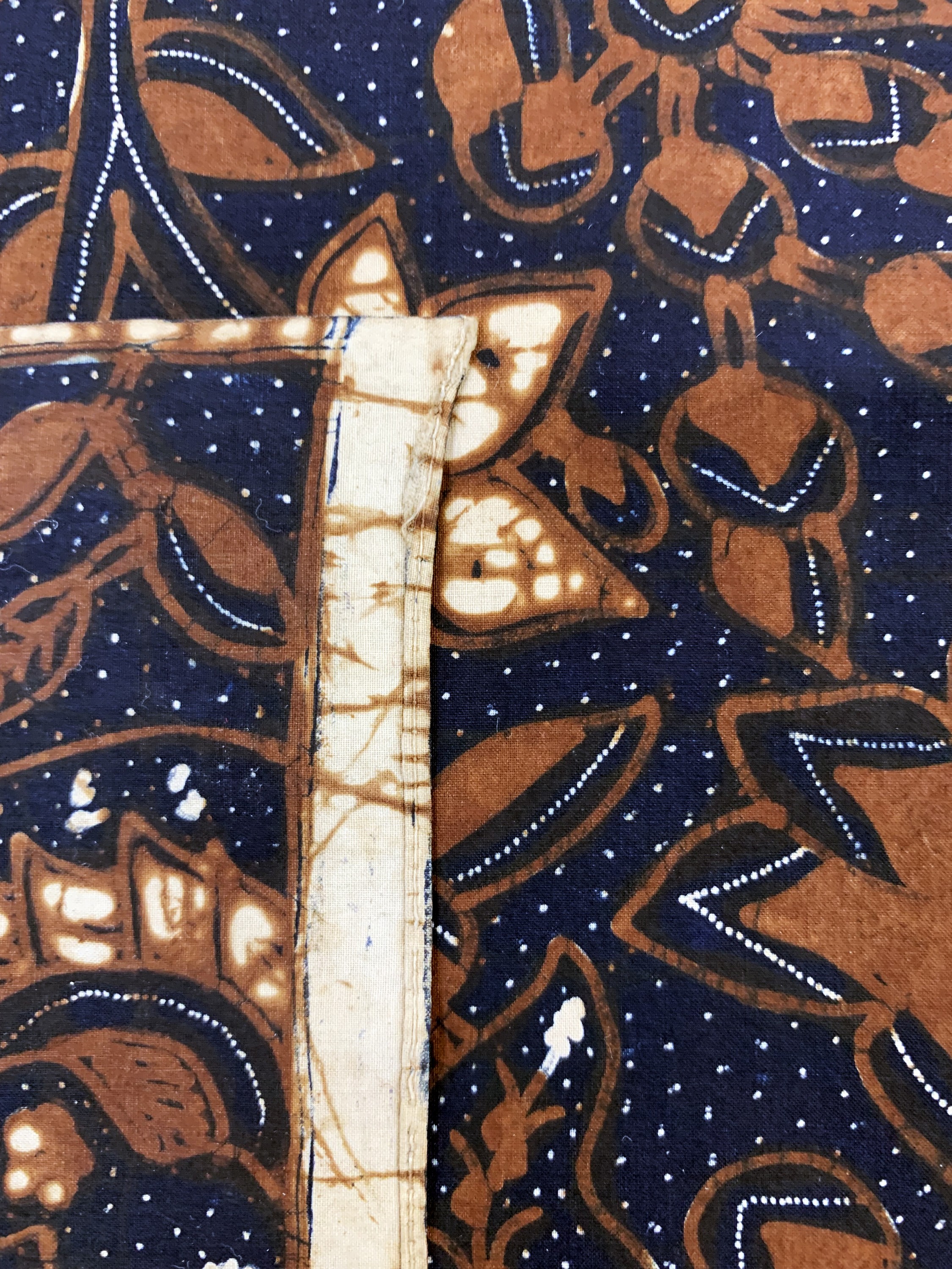 Detail e: Kain Panjang, Java Indonesien, Mitte 20.Jhd, Handgezeichnete Batik, ca. 250 x 104 cm, EHZ: 1-2