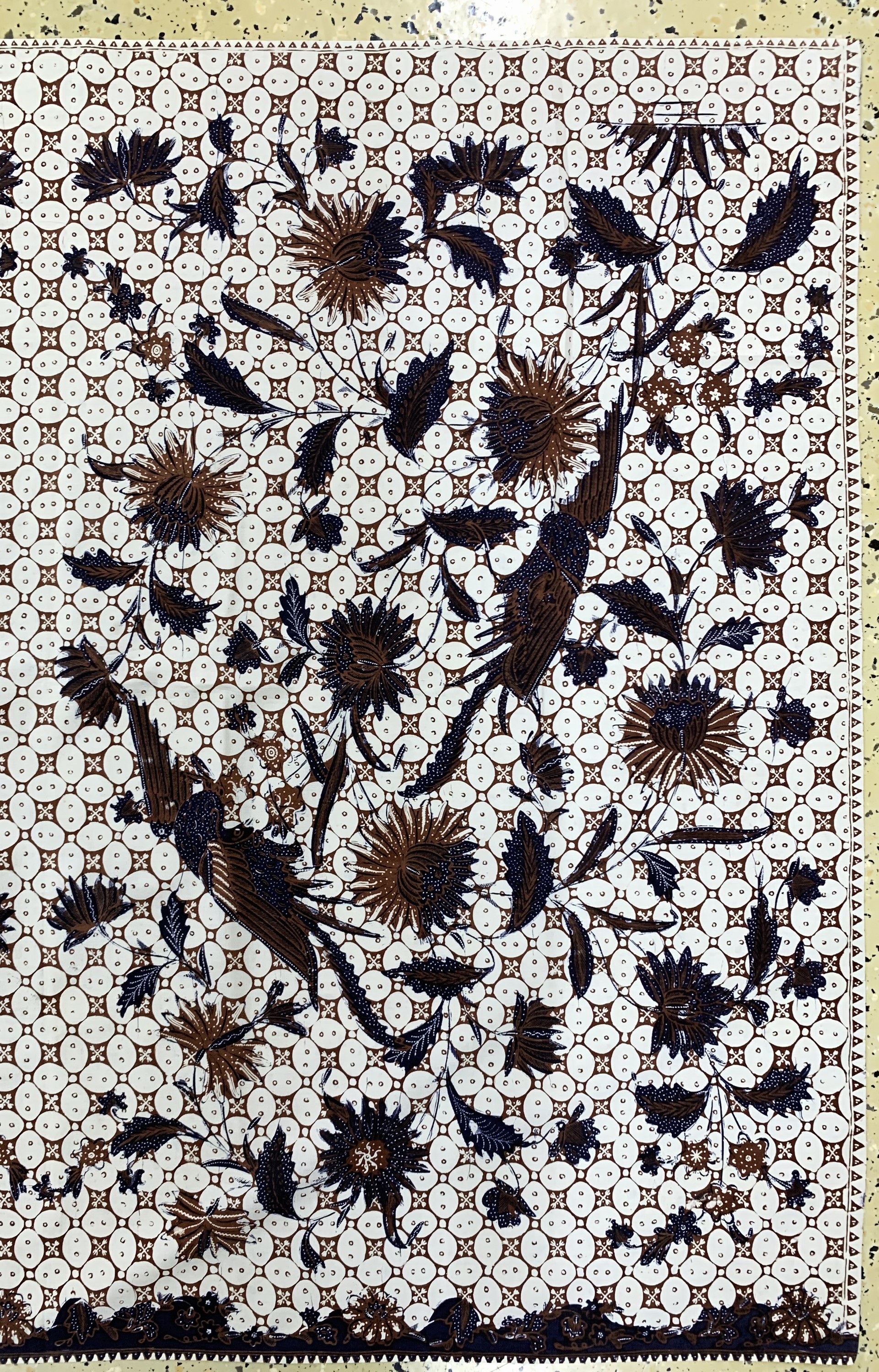 Detail c: Kain Panjang, Java Indonesien, Mitte 20.Jhd, handgezeichnete Batik, ca. 255 x 105 cm, EHZ: 1-2
