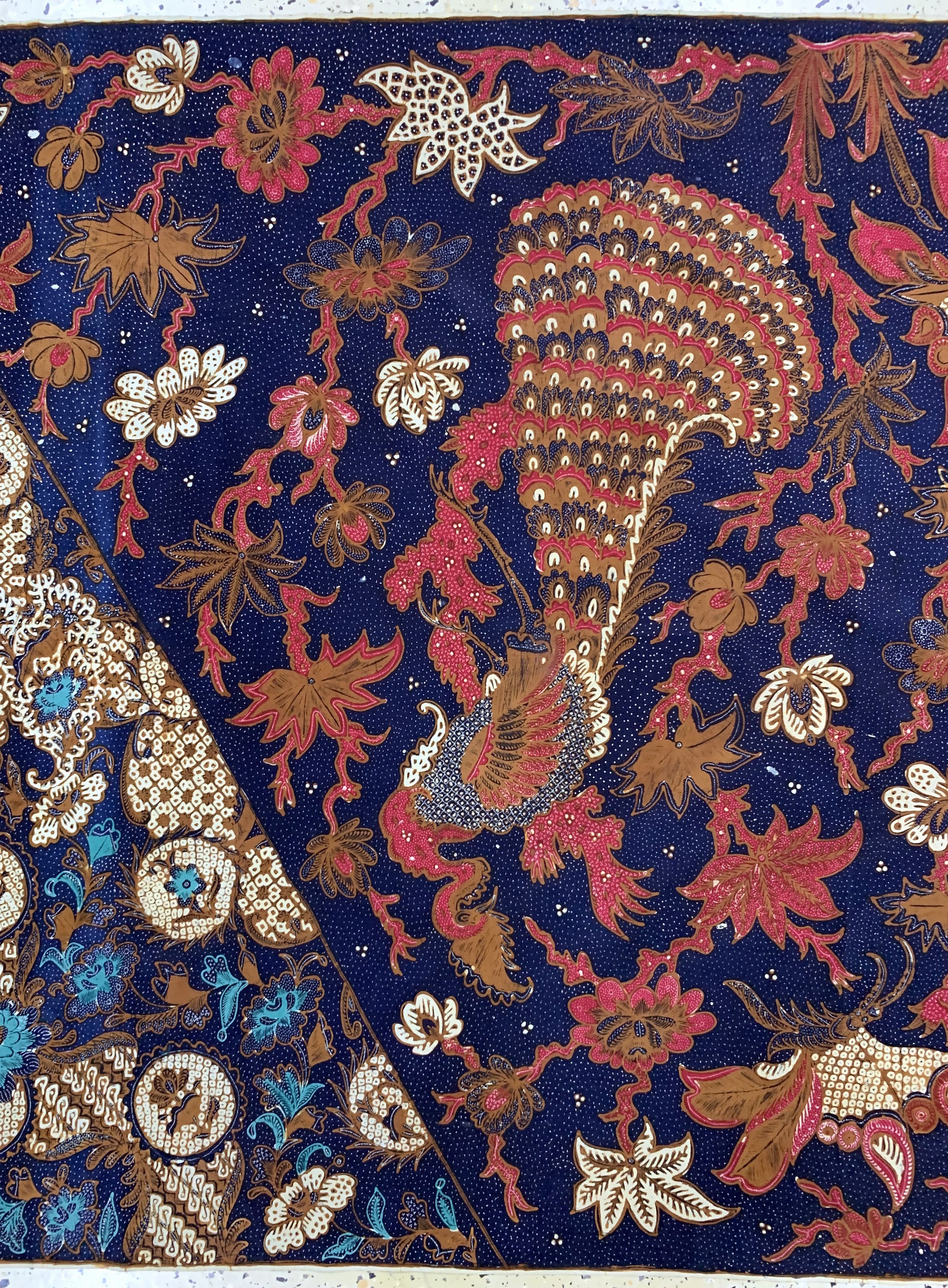 Detail b: Kain Panjang, Java Indonesien, Mitte 20.Jhd, Handgezeichnete Batik, ca. 244 x 107 cm, EHZ: 2, (kleine Löcher)