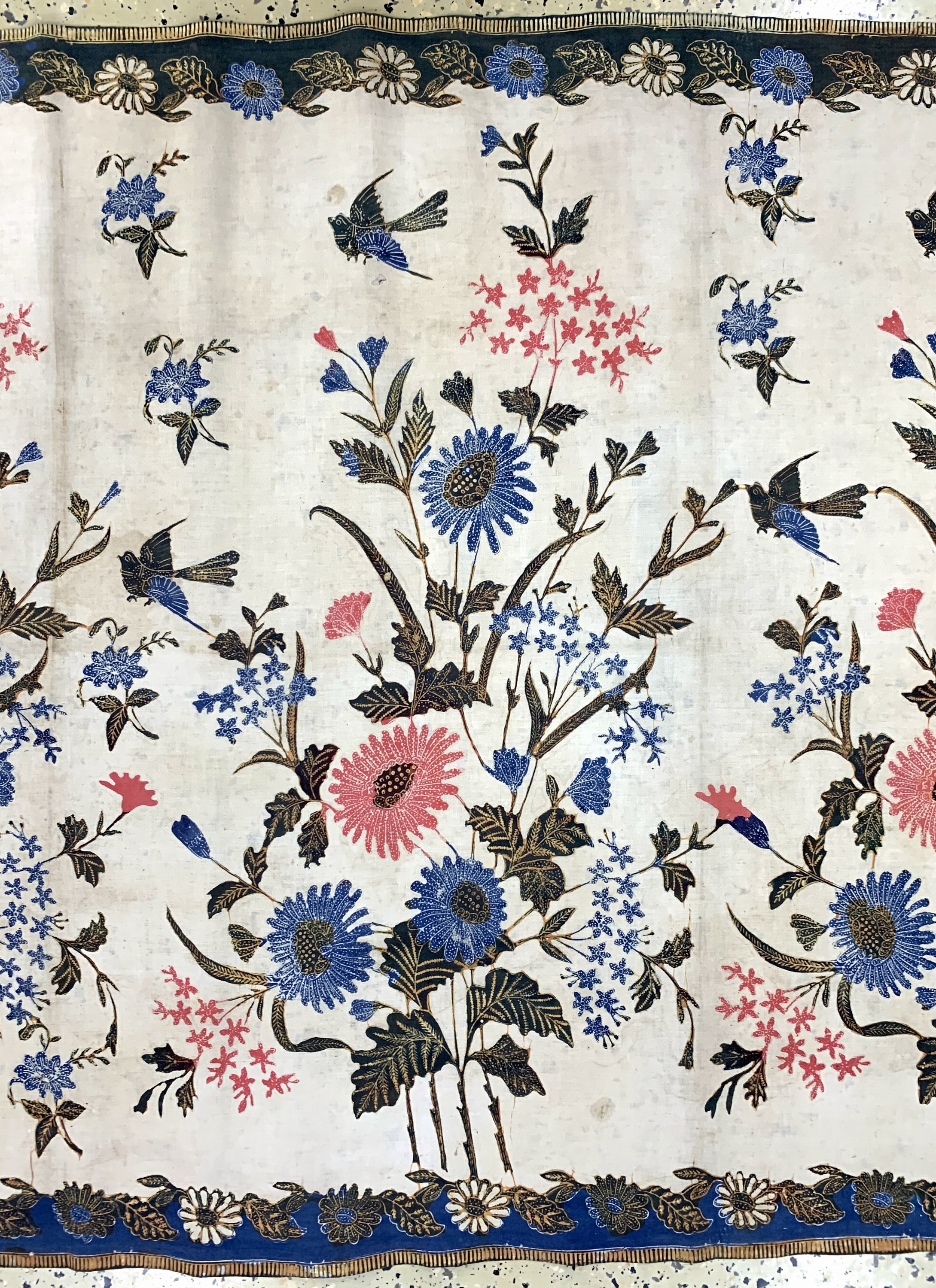 Detail b: Kain Panjang, Java Indonesien, Mitte 20.Jhd, Handgezeichnete Batik, ca. 217 x 102 cm, Reinigungsbedürftig, EHZ: 2