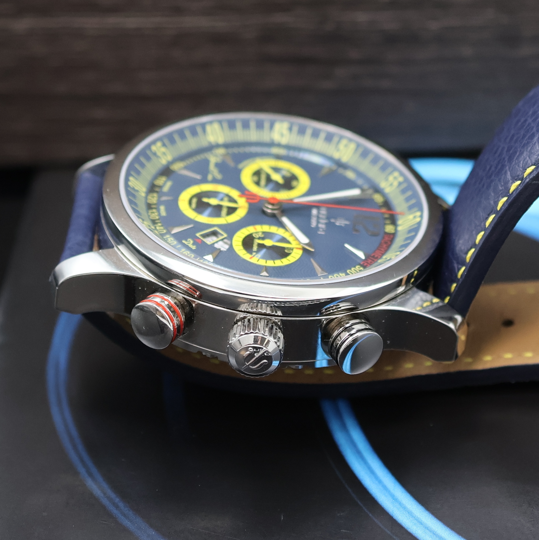 Detail c: MODORA Milano Grand Prix Armbandchronograph,Automatik, Schweiz um 2020, beids. vergl. Edelstahlgeh. inkl. orig. Lederband m. orig. Faltschl., Boden ...