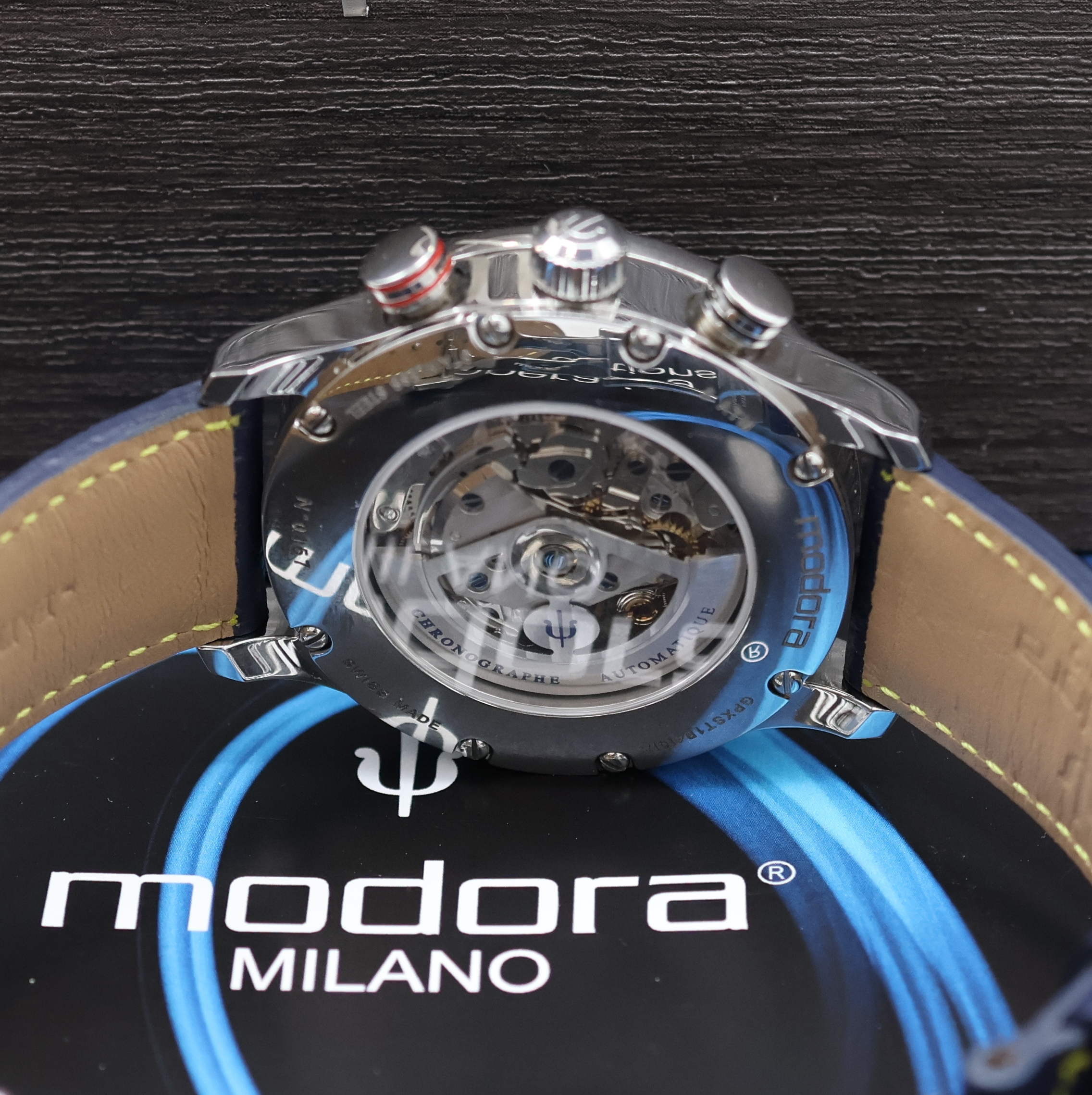 Detail d: MODORA Milano Grand Prix Armbandchronograph,Automatik, Schweiz um 2020, beids. vergl. Edelstahlgeh. inkl. orig. Lederband m. orig. Faltschl., Boden ...