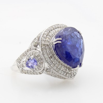 26948497a - Ring mit Tansanit und Diamanten, 925er Silber, 1 birnenförm. Tansanit und 2 ...