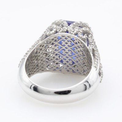 26948499c - Ring mit Tansanit und Diamanten, 925er Silber, achteck. Tansanit ca. 10.60 ct, Diam. ...