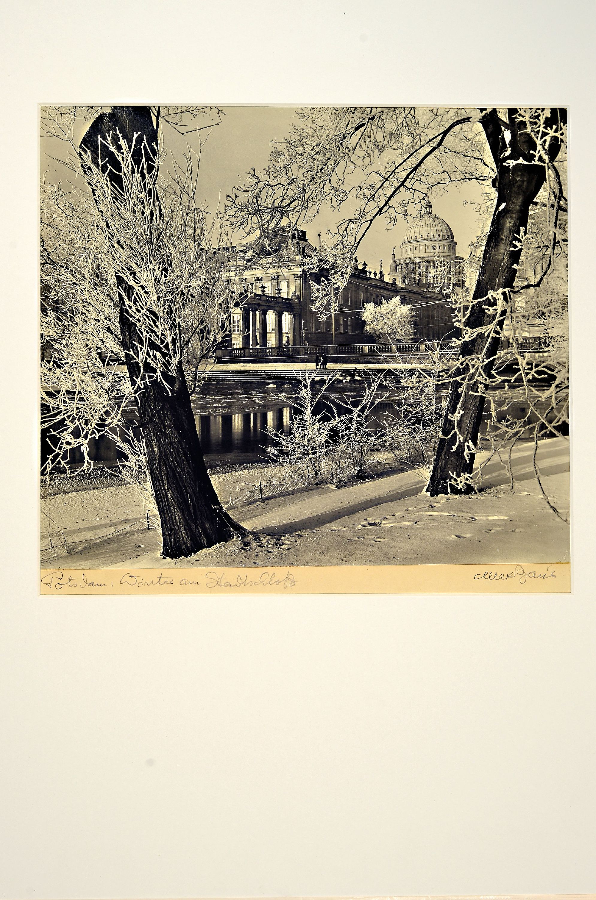 Detail k: Max Baur, 1898 Günzburg - 1988 Aschau im Chiemgau, vier schwarz-weiß Abzüge, u.a. Potsdam, Winter am Stadtschloss, 29x34 cm; Sanssoucie, ...