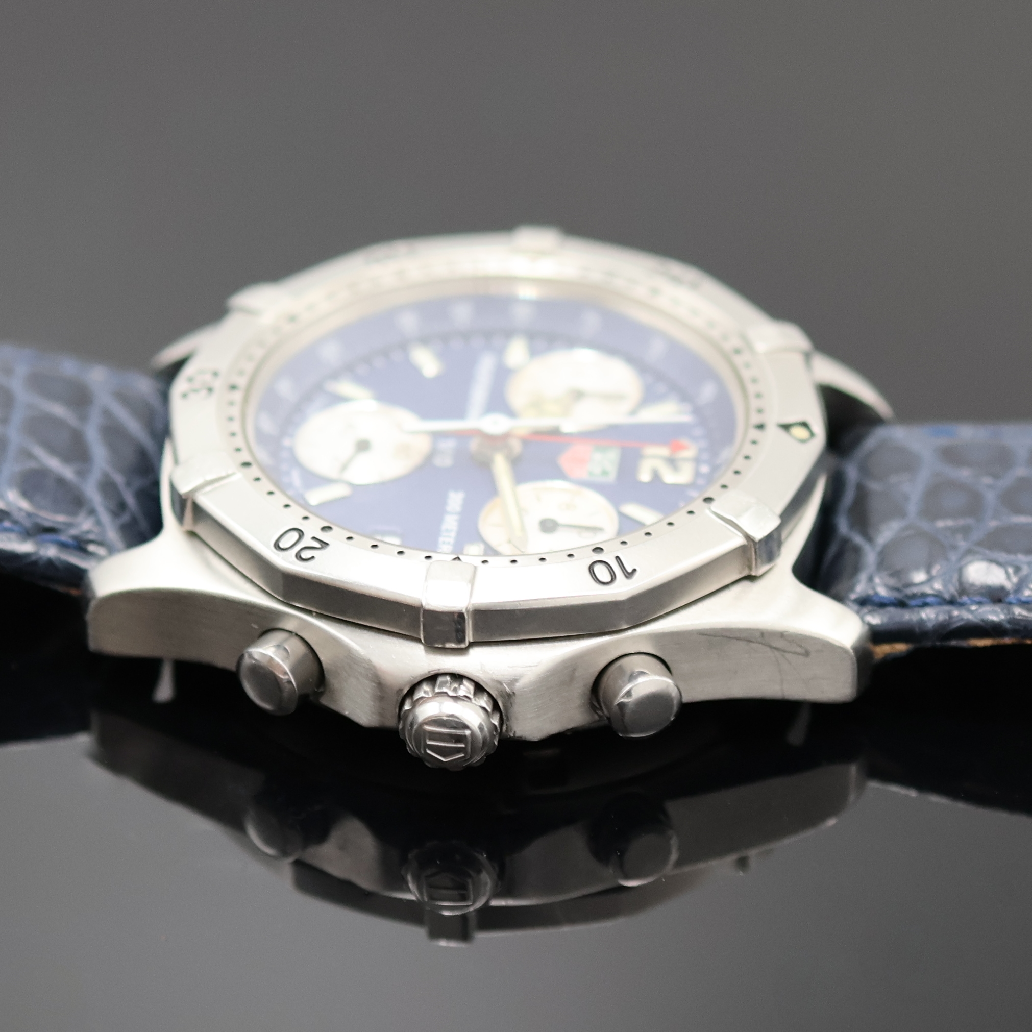 Detail c: TAG HEUER Professional Armbandchronograph in Stahl Referenz CK1112, Schweiz um 1998, Boden und Krone verschr., neutr. Lederband, Lünette m. 60er ...