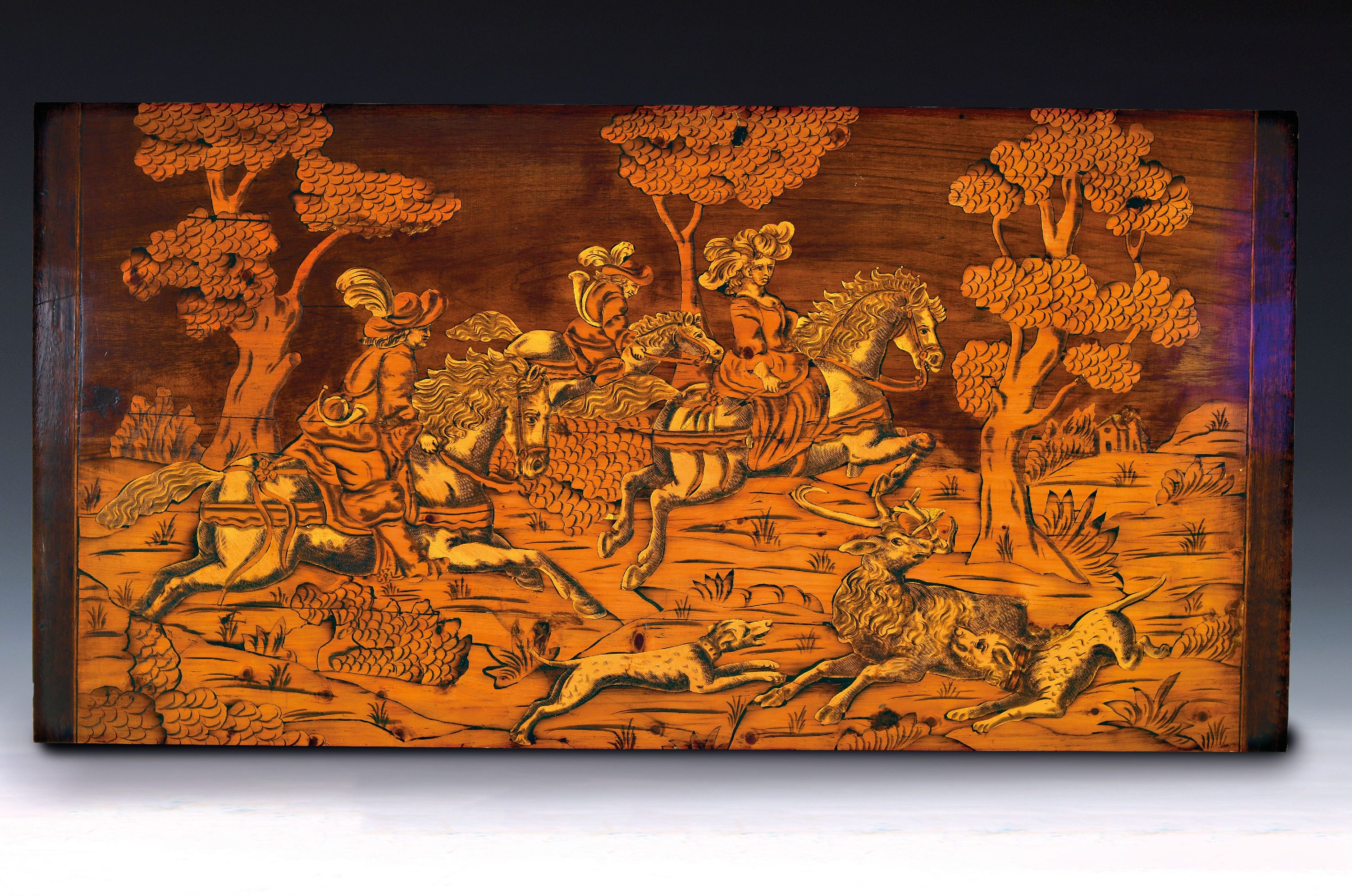 Bildtafel/Intarsienbild, Historismus, um 1900, barocke Jagdszene mit drei Reitern, Jagdhunden und Hirsch in stil. Landschaft, Weichholz mit Auflagen ...