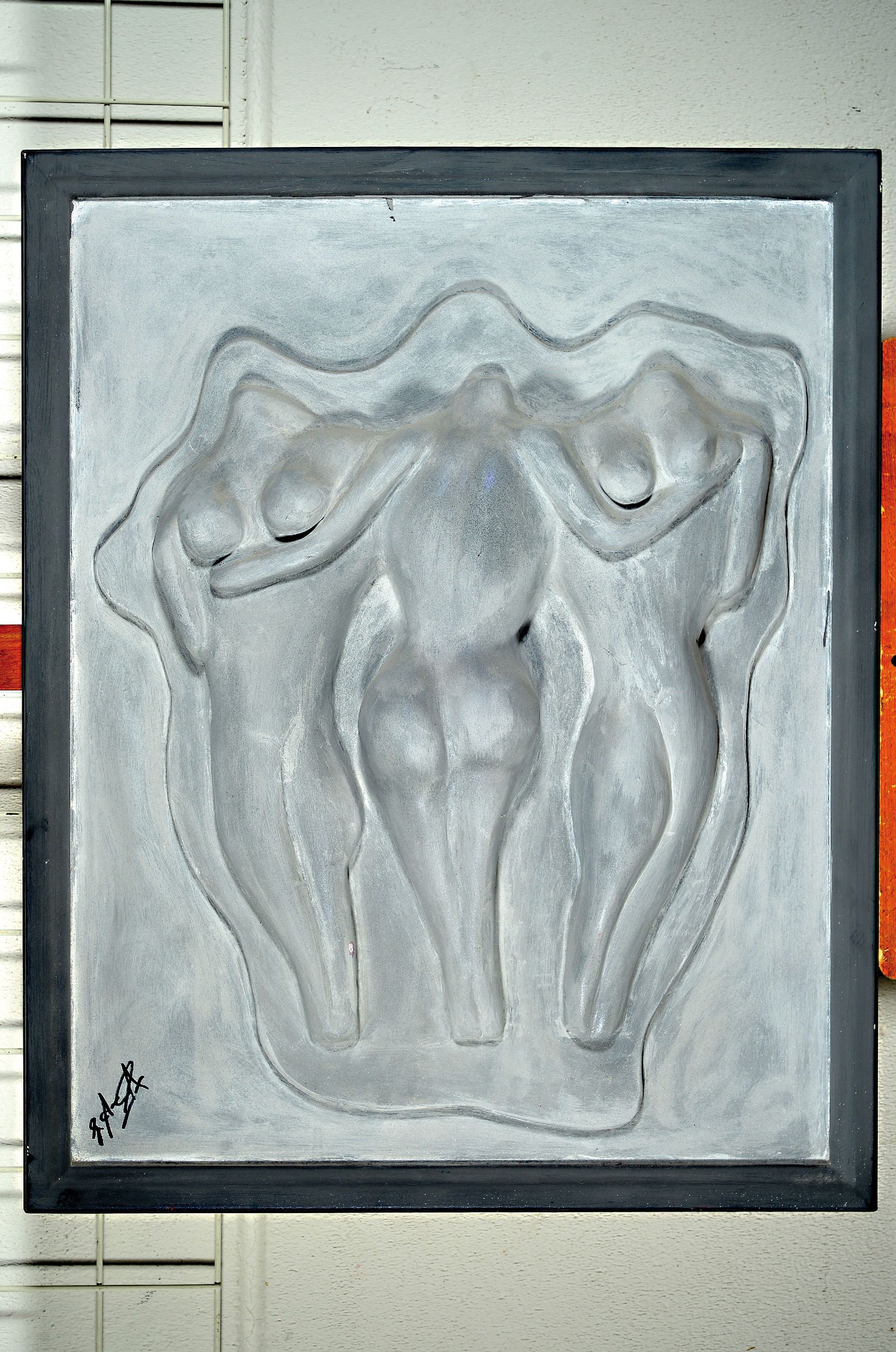 Detail k: Gustav Armbrust, geb. 1951 Schwetzingen, Ohne Titel, Relief (Modelliergips auf Holz), silbergrau gefaßt, signiert, ca. 81x65cm