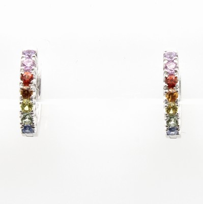 Image Paar kleine Klappcreolen mit Saphiren, WG 750/000, 14 bunte Saphire zus. ca. 0.43 ct ...