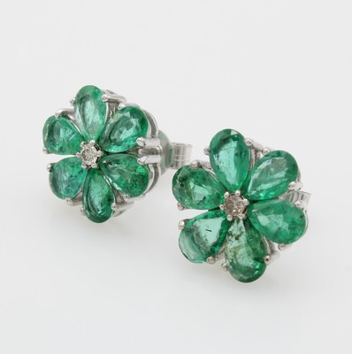 Image 26948672 - Paar Ohrstecker "Blüten" mit Smaragden und Diamanten, 925er Silber, ...