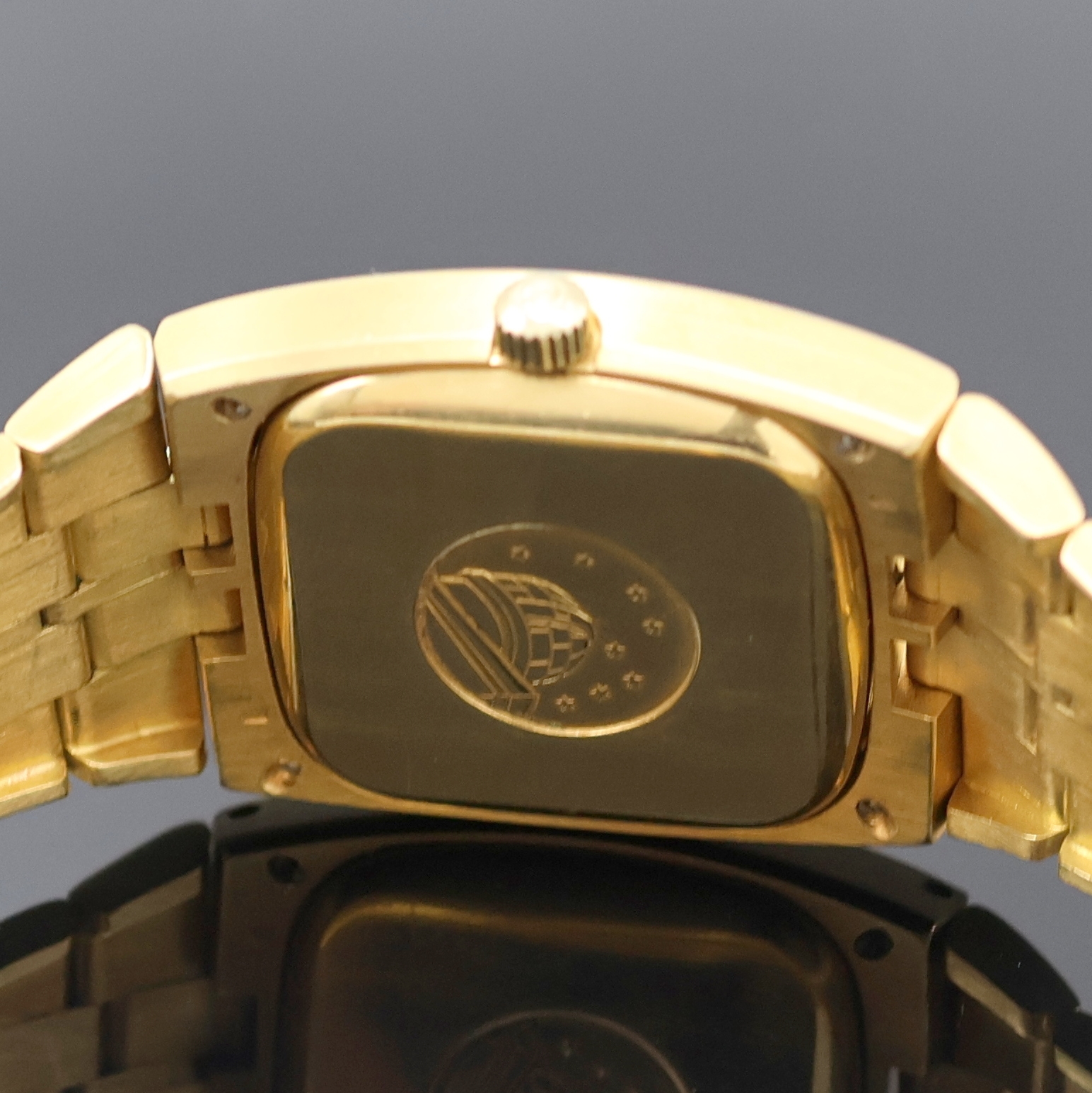 Detail d: OMEGA seltener Armbandchronometer Constellation in GG 750/000 Referenz 368.852 / 166.0059, Automatik, Schweiz um 1973, massives, 2-teil. Geh., Boden ...