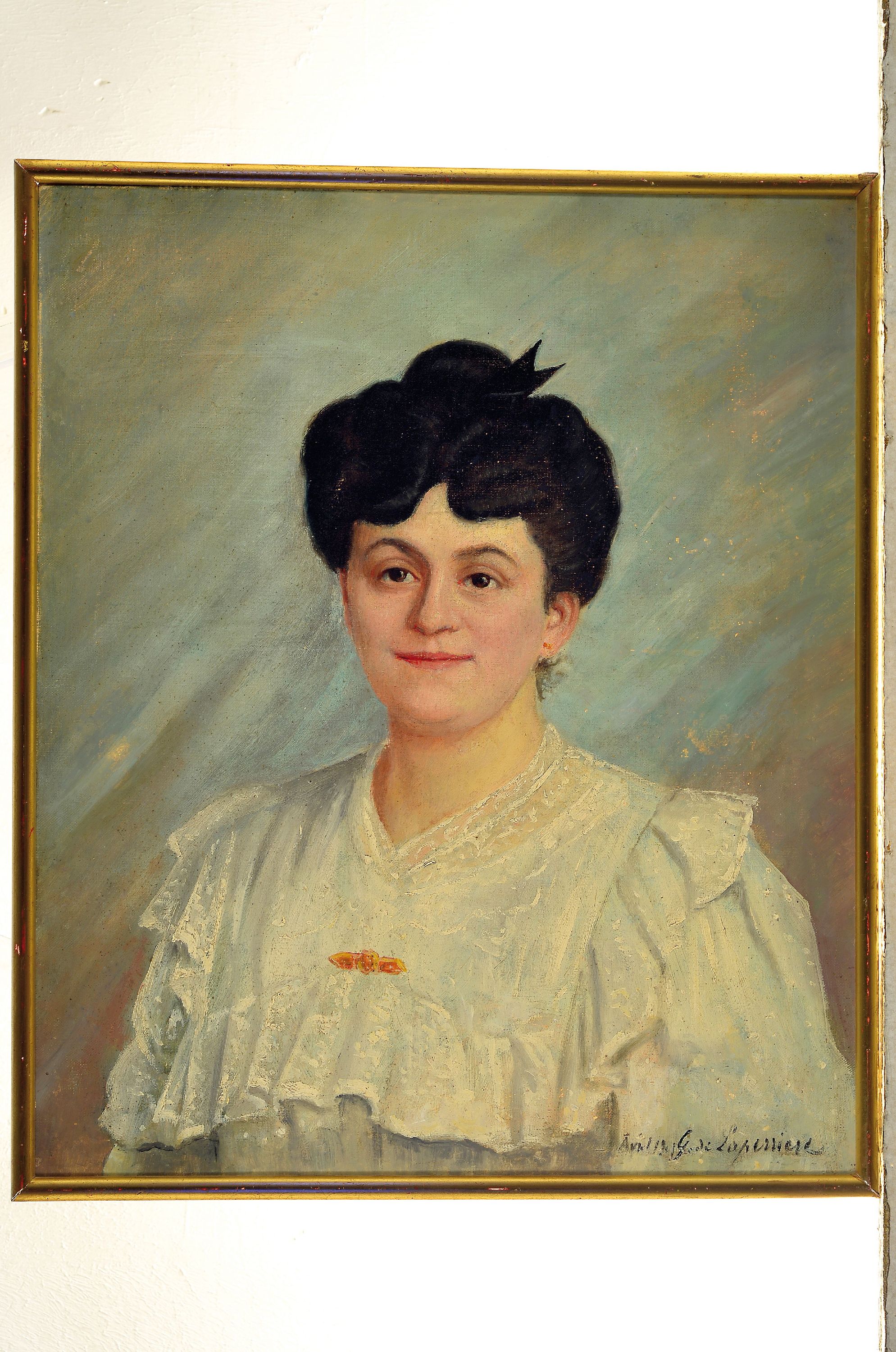 Detail k: Gaston de Laperriere, geb. 1848 Straßburg, Porträt einer Dame im weißen Kleid, Öl/Lwd, rest., rechts unten signiert und dat. Avril 1908, ca. ...