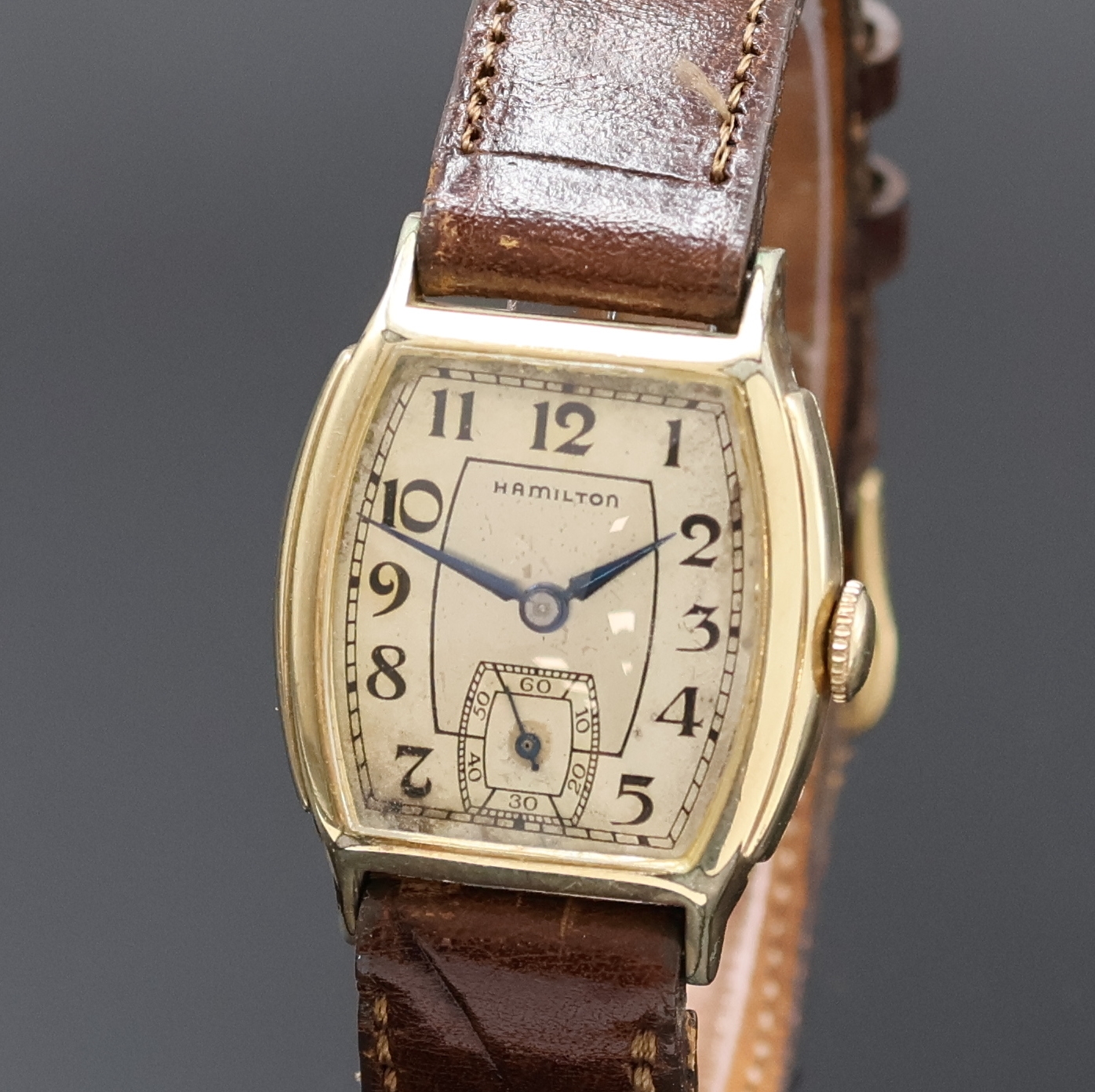 Detail a: HAMILTON Armbanduhr, USA um 1932, Handaufzug, 2-teil. 10k Gold-Filled Geh., Boden aufgedr., silb. Duoton-Zifferbl. altersbed. fl./pat., gebl. Zeiger, ...