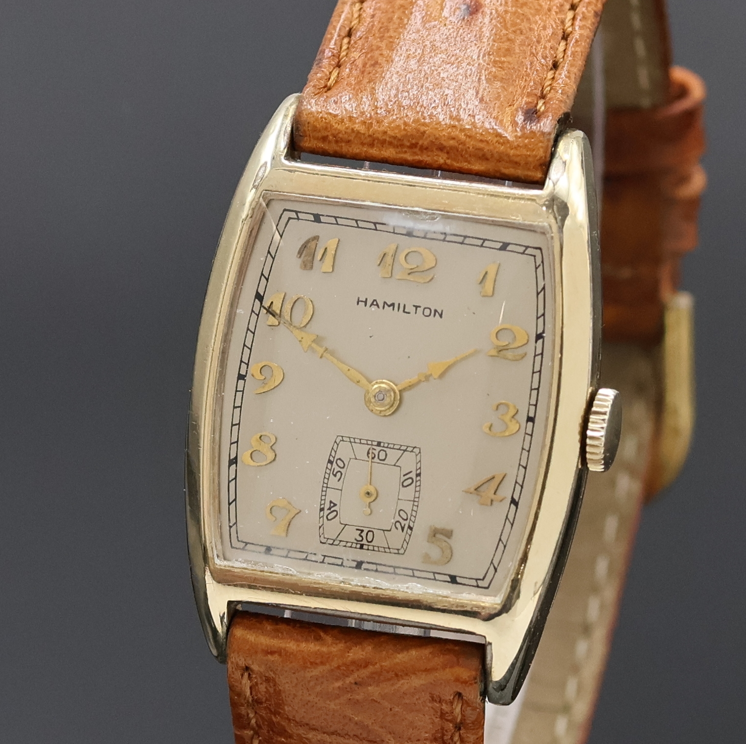 Detail a: HAMILTON Armbanduhr, USA um 1942, Handaufzug, tonnenförmiges 2-teil. 10k Gold- Filled Geh., Boden aufgedr., vers. Zifferblatt mit aufges. arab. Std. ...