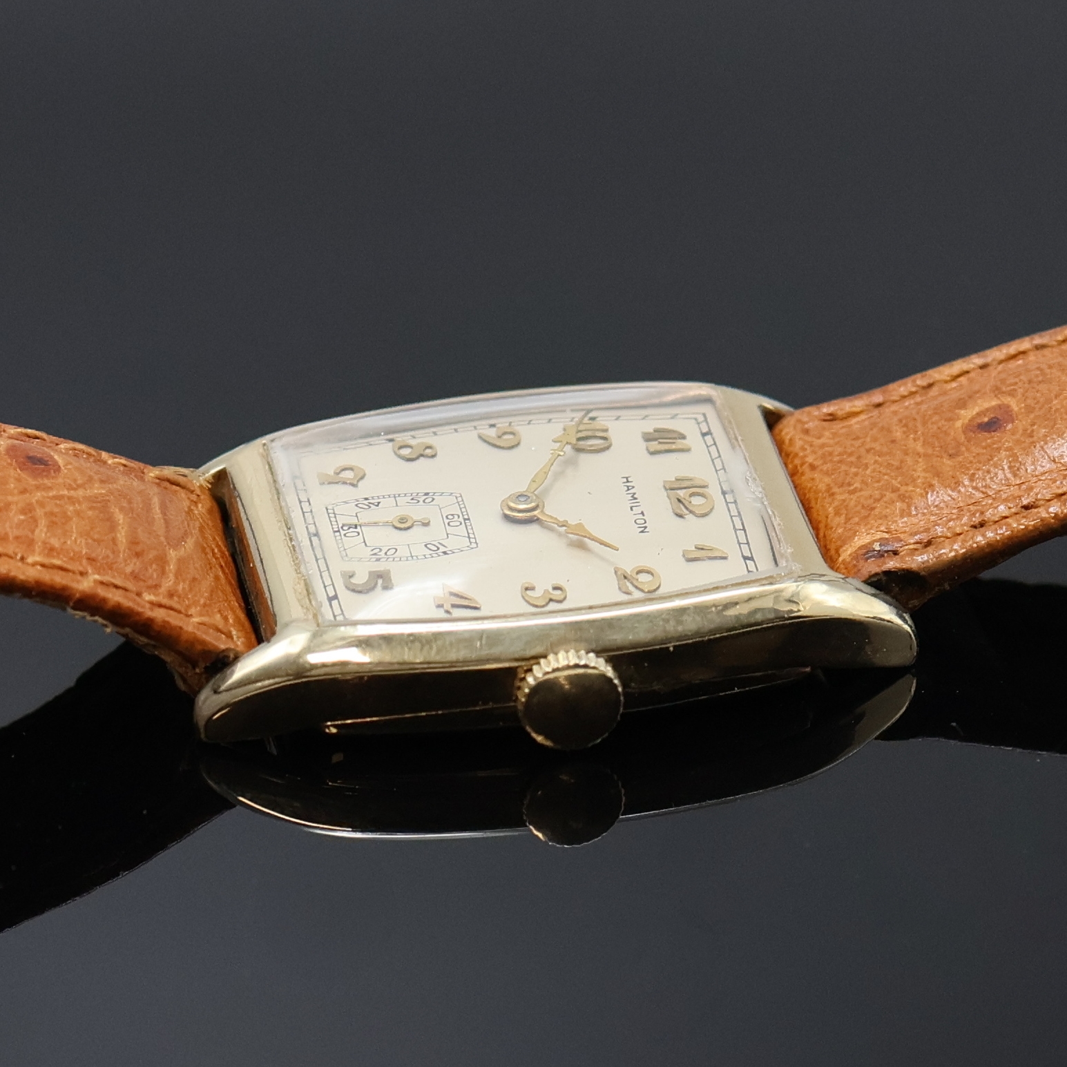 Detail b: HAMILTON Armbanduhr, USA um 1942, Handaufzug, tonnenförmiges 2-teil. 10k Gold- Filled Geh., Boden aufgedr., vers. Zifferblatt mit aufges. arab. Std. ...