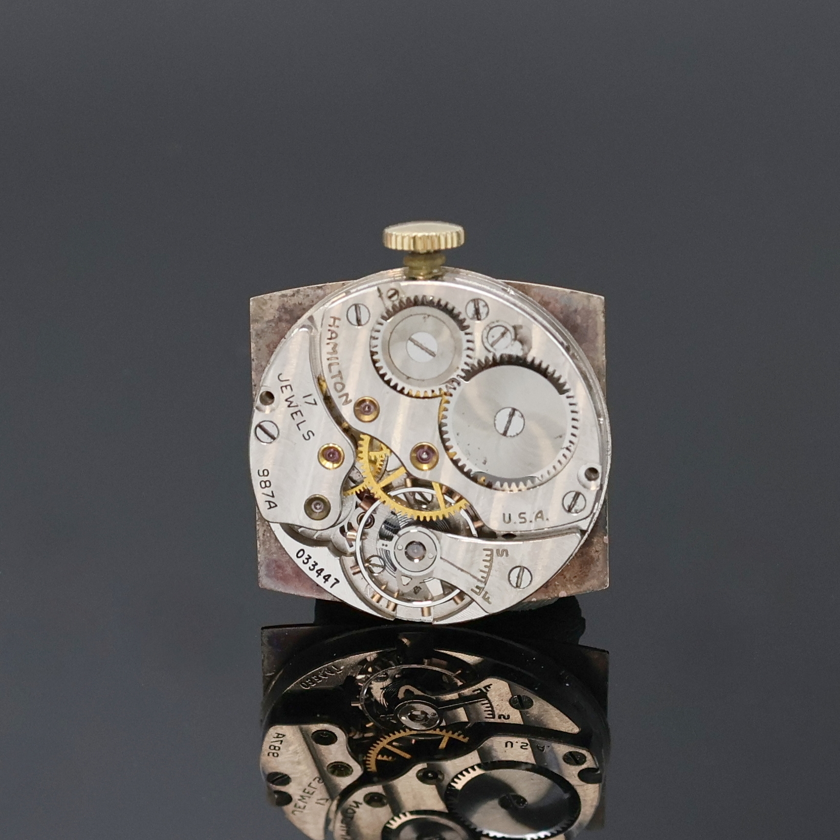 Detail e: HAMILTON Armbanduhr, USA um 1942, Handaufzug, tonnenförmiges 2-teil. 10k Gold- Filled Geh., Boden aufgedr., vers. Zifferblatt mit aufges. arab. Std. ...