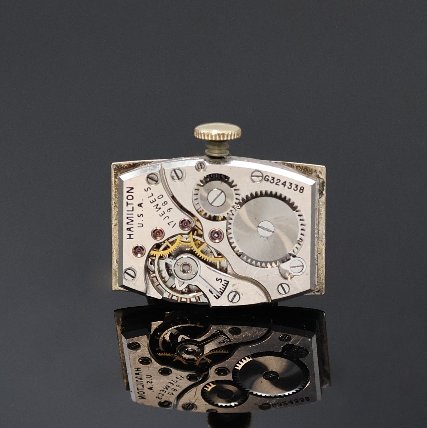 Detail e: HAMILTON Armbanduhr, USA um 1939, Handaufzug, 2-tlg. 10k Gold-filled Geh. in sich gewölbt, Boden aufgedr., silb. Zifferbl., aufges. gold. arab. ...