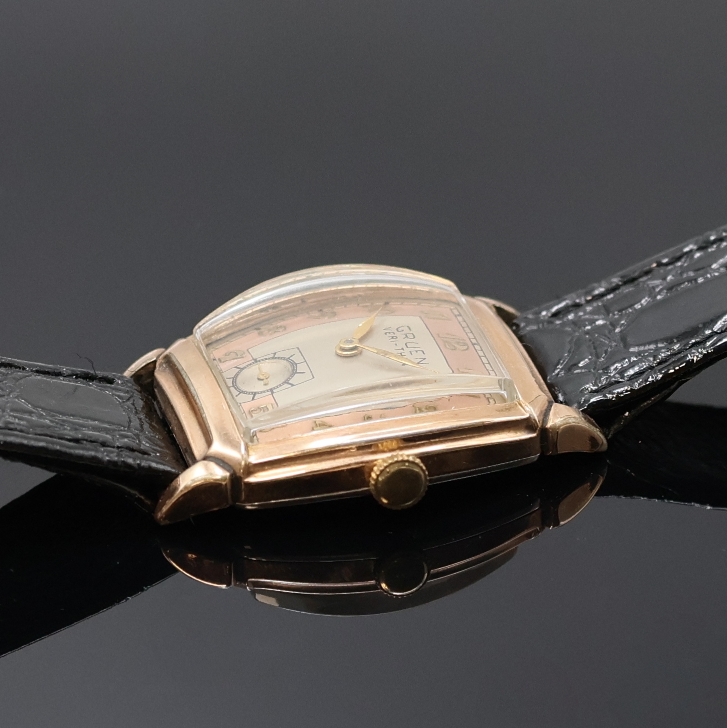 Detail b: GRUEN Veri-Thin Armbanduhr, Schweiz/USA 1940er Jahre, Handaufzug, 10k Gold-filled Lünette ber., Boden aufgedr., Duoton- Zifferbl., gold. arab. ...