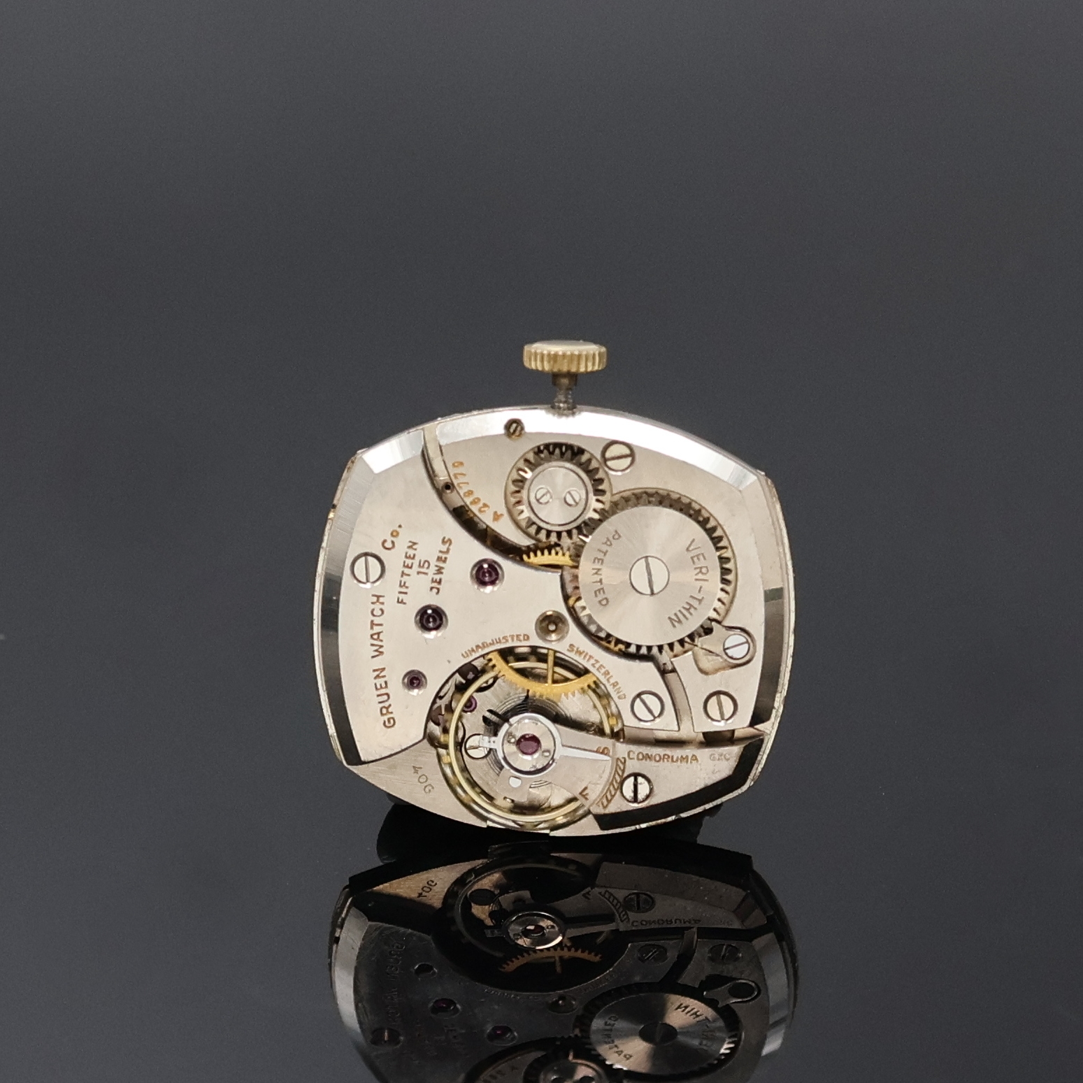 Detail e: GRUEN Veri-Thin Armbanduhr, Schweiz/USA 1940er Jahre, Handaufzug, 10k Gold-filled Lünette ber., Boden aufgedr., Duoton- Zifferbl., gold. arab. ...