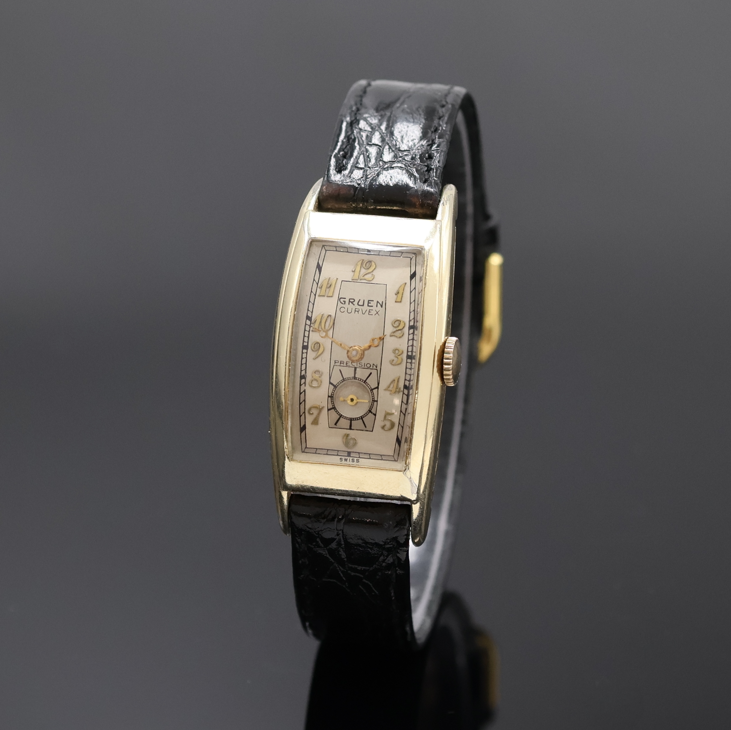 GRUEN CURVEX Armbanduhr, Schweiz/USA um 1938, extrem gewölbte Tonnenform, 10k Gold- Filled Geh. ber., Boden aufgedr., 2-farb. vers. Zifferbl. m. ...