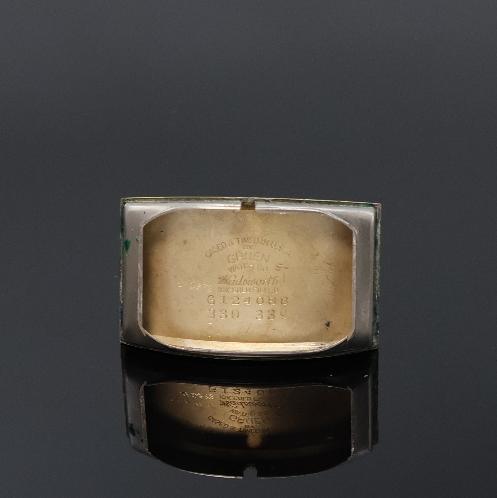 Detail d: GRUEN CURVEX Armbanduhr, Schweiz/USA um 1938, extrem gewölbte Tonnenform, 10k Gold- Filled Geh. ber., Boden aufgedr., 2-farb. vers. Zifferbl. m. ...