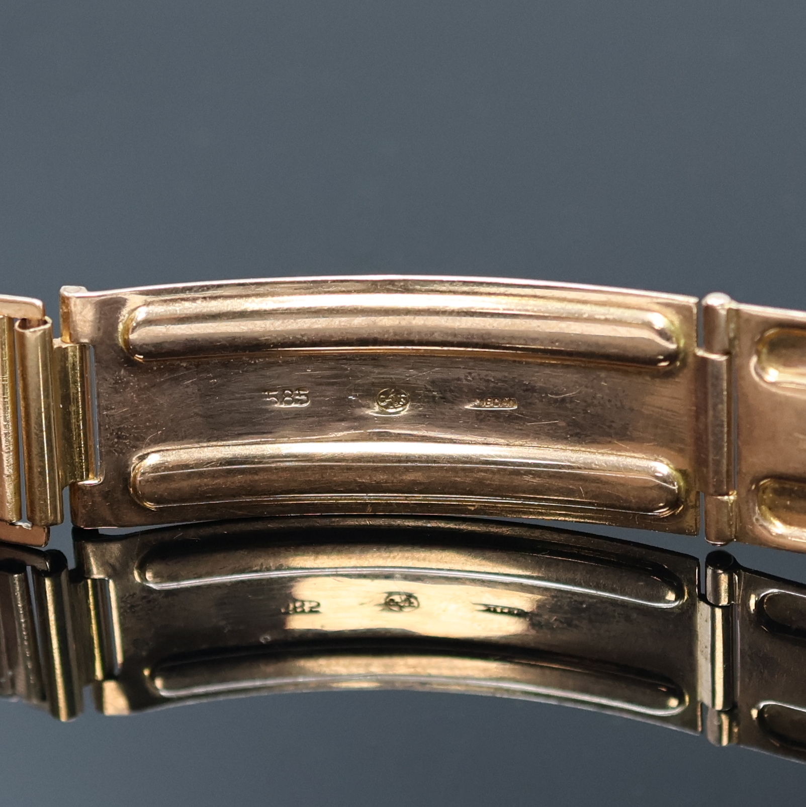 Detail f: PATEK PHILIPPE seltene Armbanduhr in RG 750/000 an RG 585/000 Gay Freres Band, Schweiz um 1937, 2-teil. Geh., Boden aufgedr., kupferfarb. Zifferblatt ...