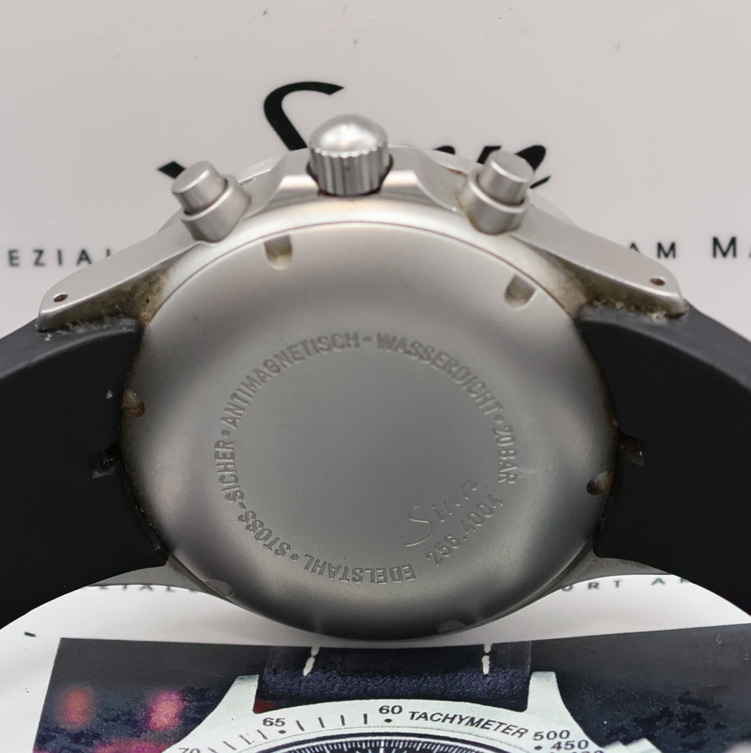 Detail d: SINN Armbandchronograph 256, Schweiz verk. lt. Pap. am 01/2010, Automatik, Boden u. Krone verschr., Kautschukband m. dopp. Faltschl., Lünette m. ...
