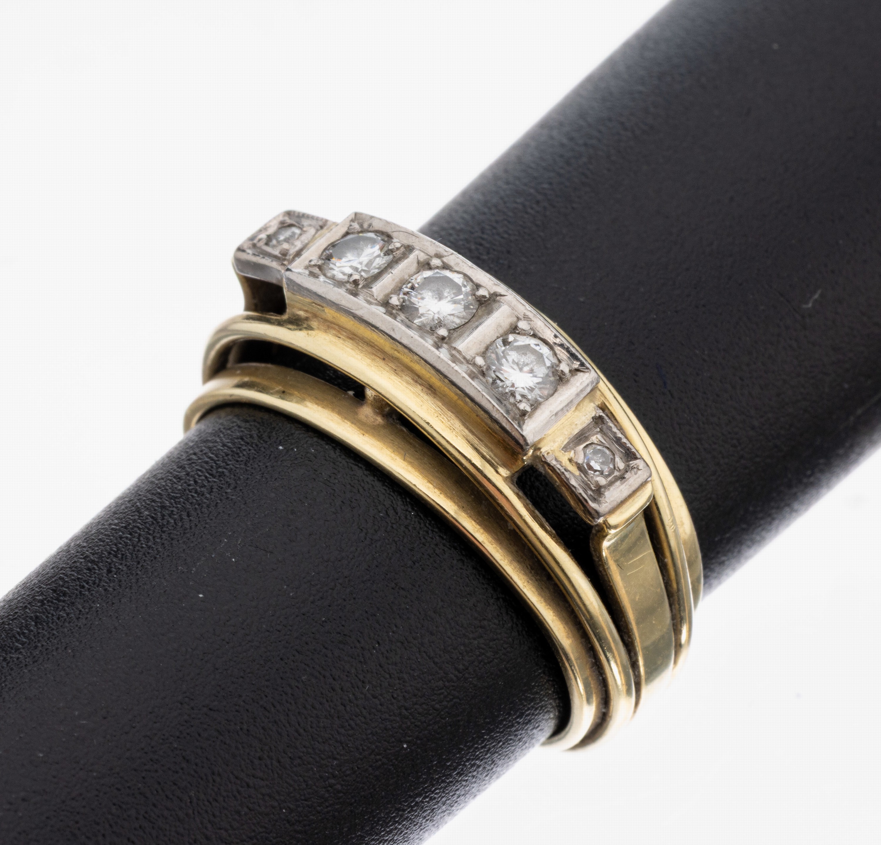 14 kt Gold Diamant-Ring, 1950er Jahre, GG/WG 585/000, 3 Brillanten und 2 8/8 -Diamanten zus. ca. 0.16 ct Weiß/si, RW 49, ca. 3.9 g
