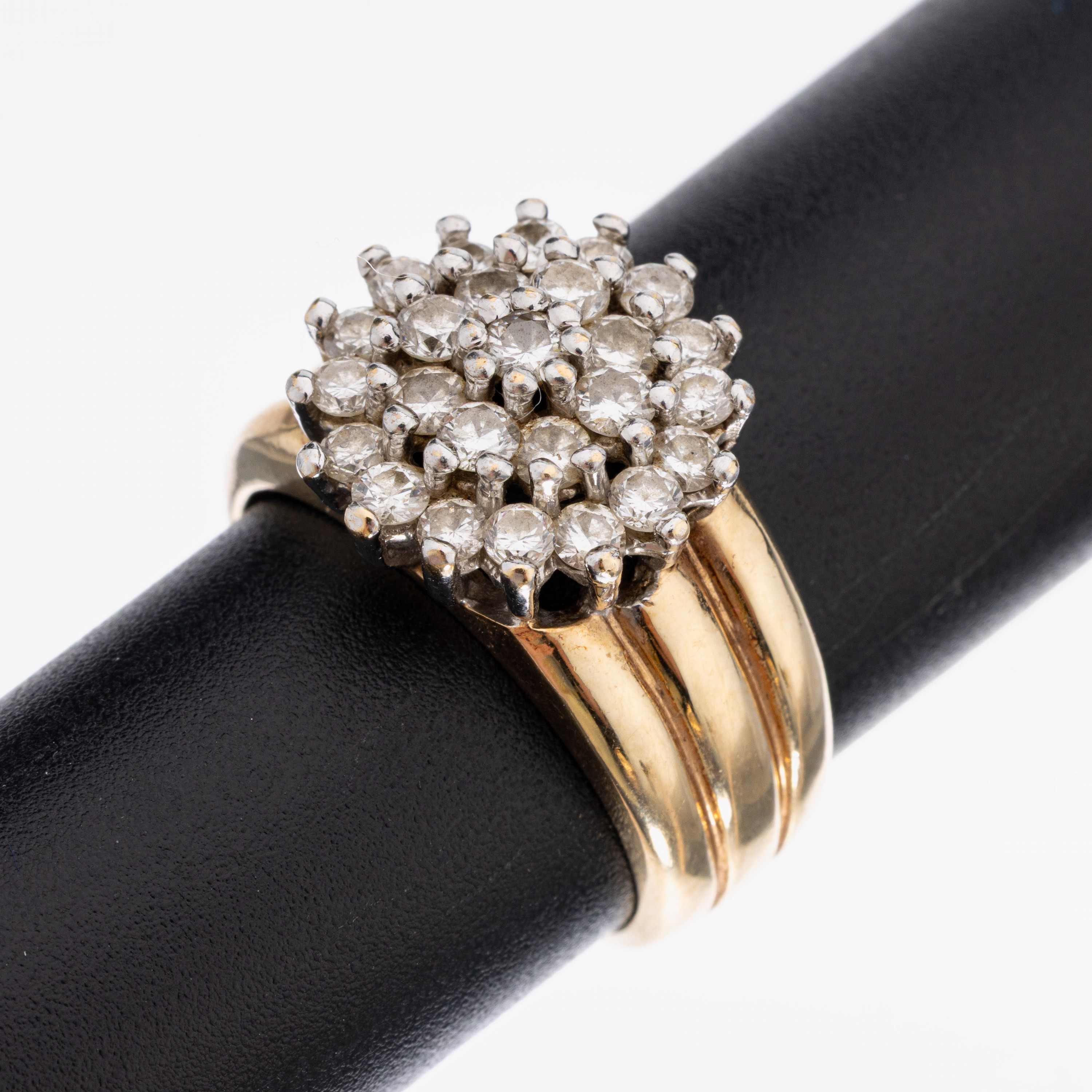 14 kt Gold Brillant-Ring, GG/WG 585/000, Ringkopf WG in mehreren Ebenen, 25 Brillanten zus. ca. 1.45 ct Weiß/p, RW 54, ca. 6.8 g
