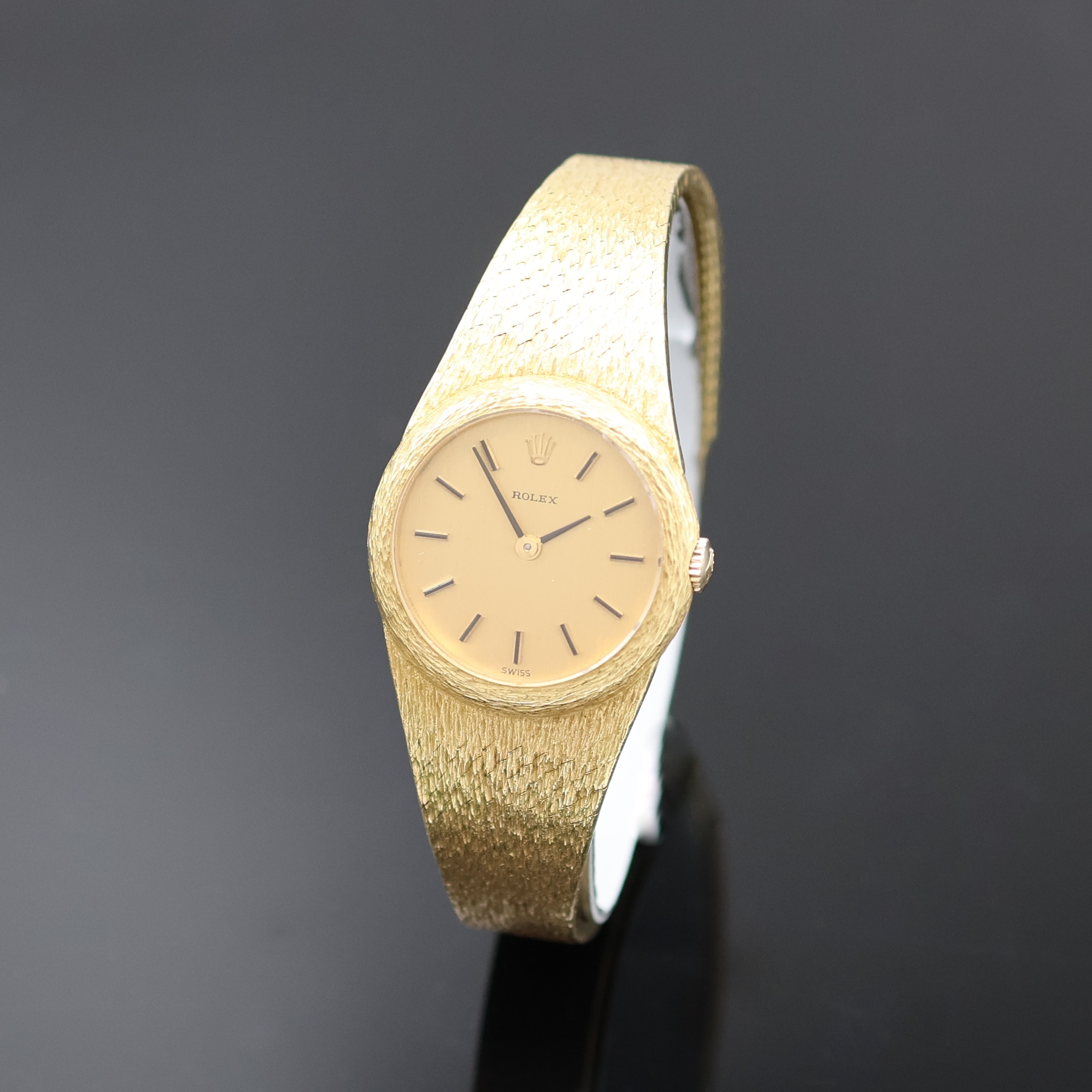 ROLEX Damenarmbanduhr in GG 750/000, Schweiz um 1965, Handaufzug, Boden aufgedr., orig. Goldband, Champagnerfarb. Zifferbl. m. aufges. Std.-Ind., ...