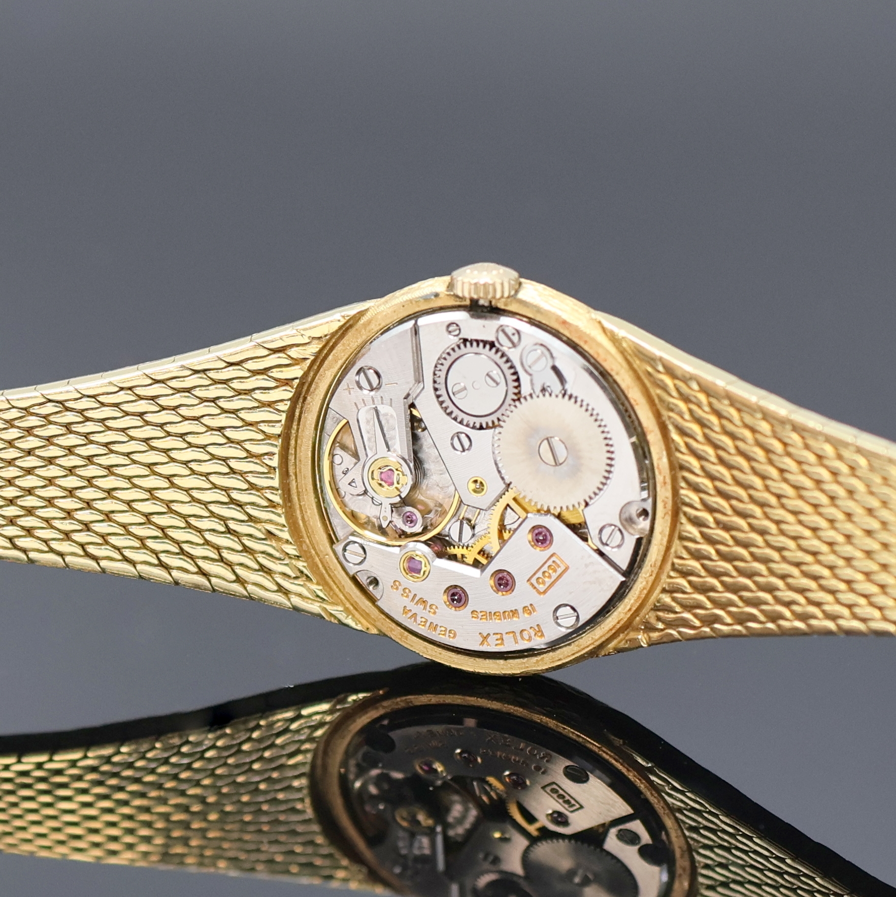 Detail d: ROLEX Damenarmbanduhr in GG 750/000, Schweiz um 1965, Handaufzug, Boden aufgedr., orig. Goldband, Champagnerfarb. Zifferbl. m. aufges. Std.-Ind., ...