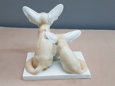26949008c - Porzellangruppe, Meissen, 2.H.20.Jh., , Wüstenfüchse, Modellnr. X 142, Entw. ...
