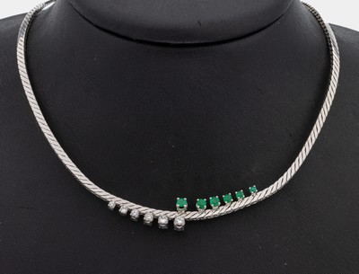 Image 26949036 - 14 kt Gold Smaragd-Brillant-Collier, WG 585/000, 6 rundfacett. Smaragde zus. ca. 0.44 ...