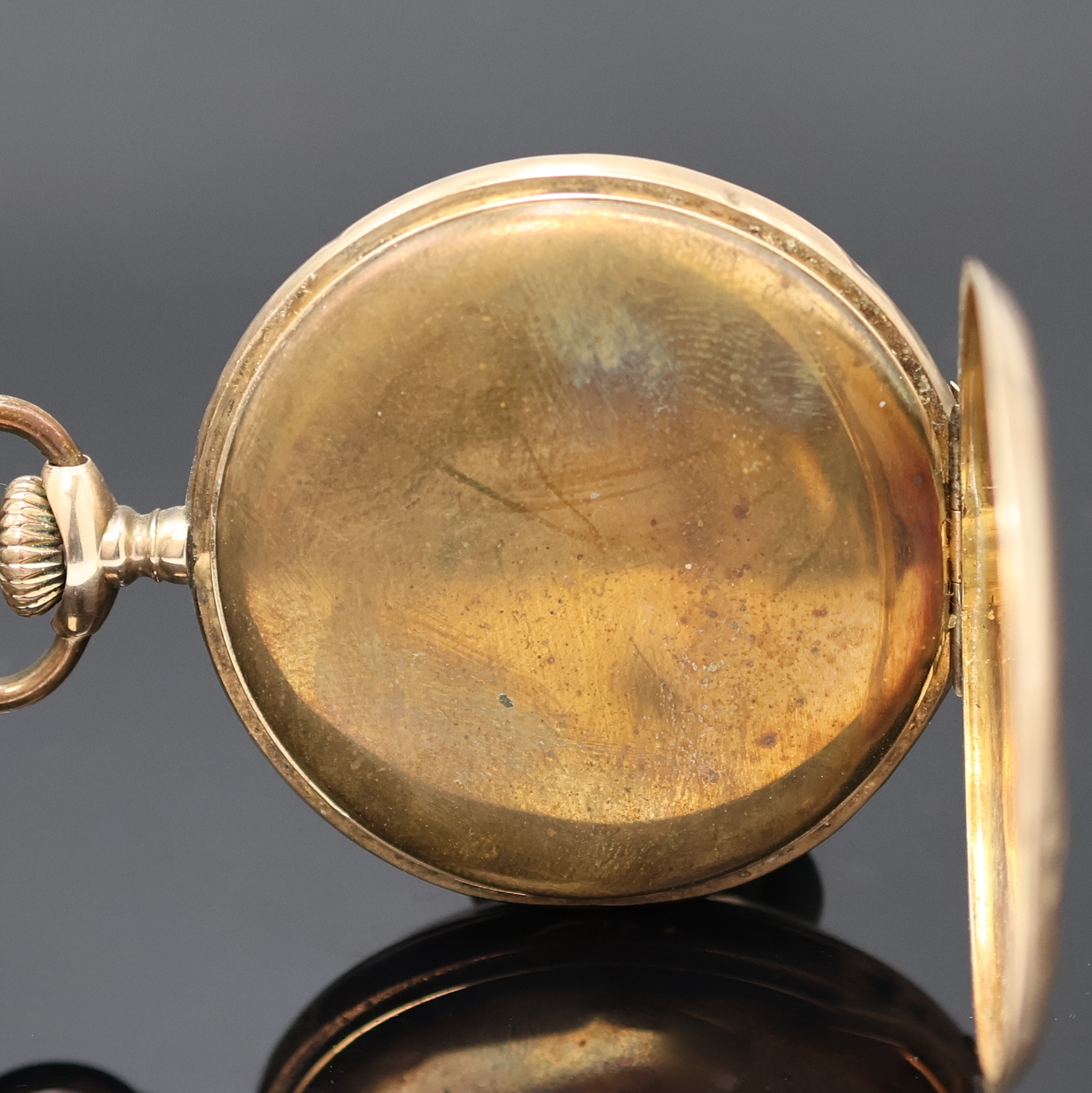 Detail b: Offene Herrentaschenuhr in RG 585/000, Schweiz um 1910, guill. Geh. dell., verg. Cuv., Emailzifferbl. m. arab. Std., verg. Werk, 15 St., Komp.-Unr. ...