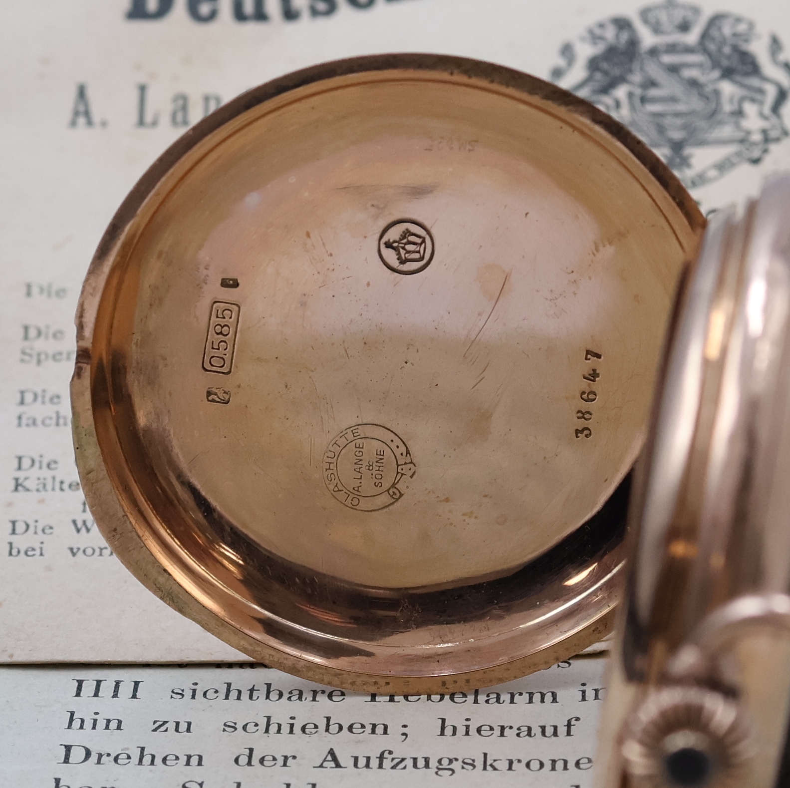 Detail e: A. LANGE & SÖHNE / DUF Herrensavonette in RG 585/000 mit original Etui und Papieren, Deutschland um 1898, glattes Lucia 3-Deckel Goldgeh. dell., ...