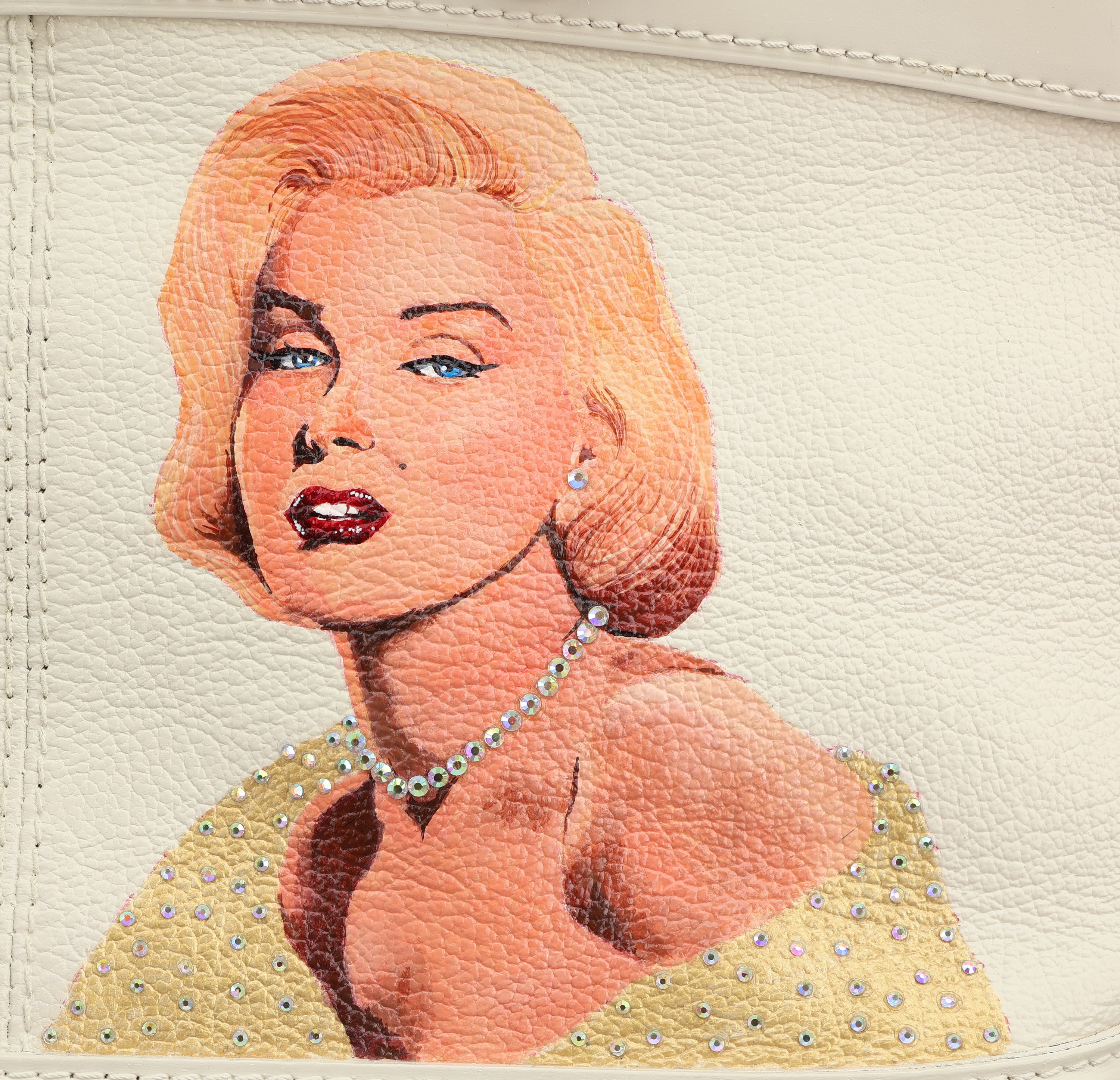 Detail d: Louis Vuitton Handtasche, "Lockit", creme- farb. Leder, nachtr. bemalt, Marilyn Monroe, "Diamonds are a Girls best Friend", ...