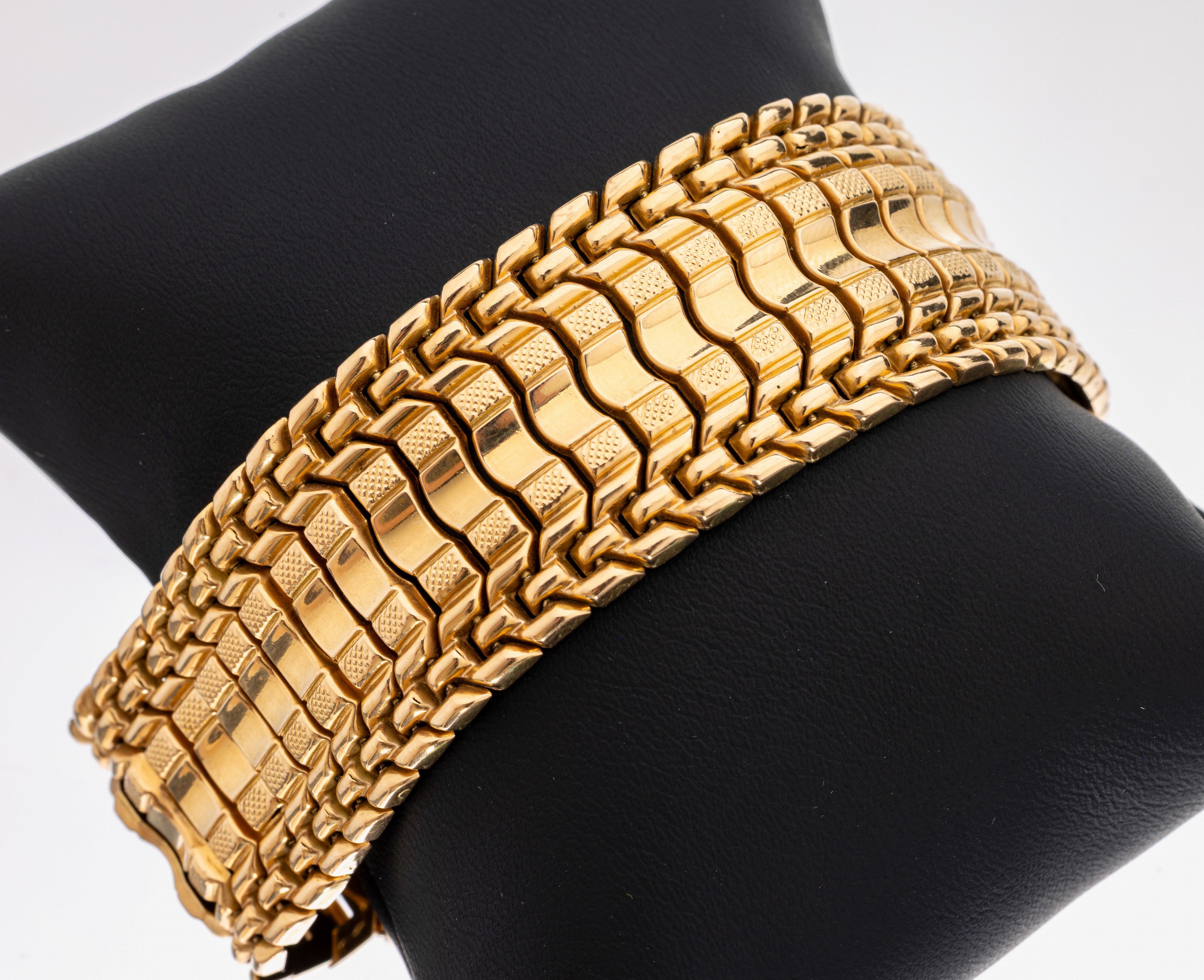 18 kt Gold Armband, GG 750/000, B. ca. 2.5 cm, L. ca. 19.2 cm, Kastenschloss mit Sicherheitsacht, ca. 41.2 g