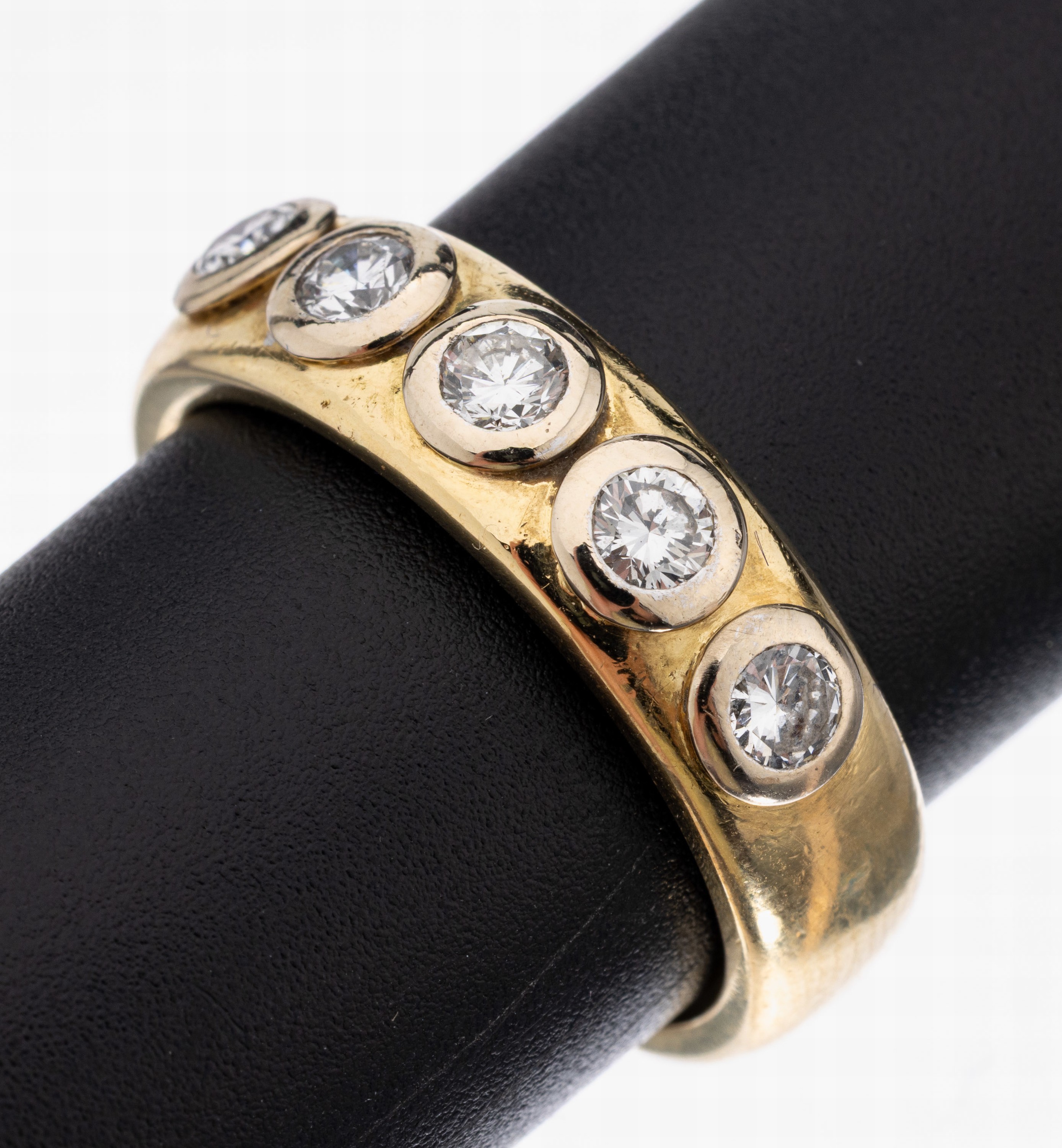 18 kt Gold Brillant-Ring, GG 750/000 gepr.,5 Brillanten zus. ca. 0.35 ct feines Weiß/vs, RW 62, ca. 9.0 g