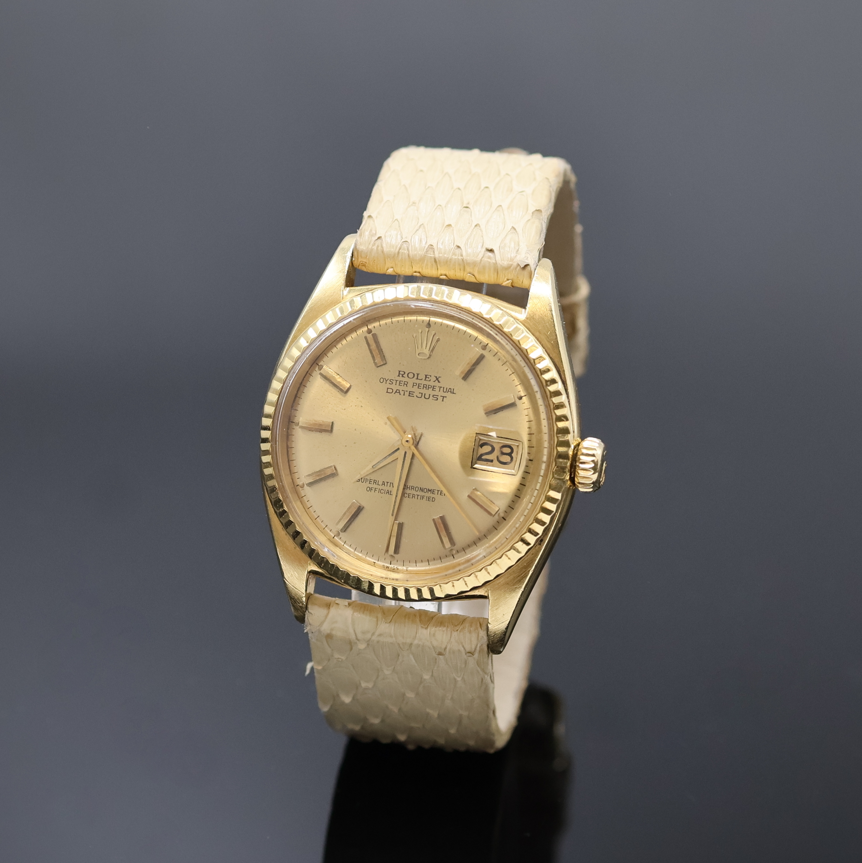 ROLEX Oyster Perpetual Datejust Herrenarmbanduhr Referenz 6605, Schweiz um 1974, Automatik, Chronometer der Superlative in GG 750/000, Boden u. Krone ...
