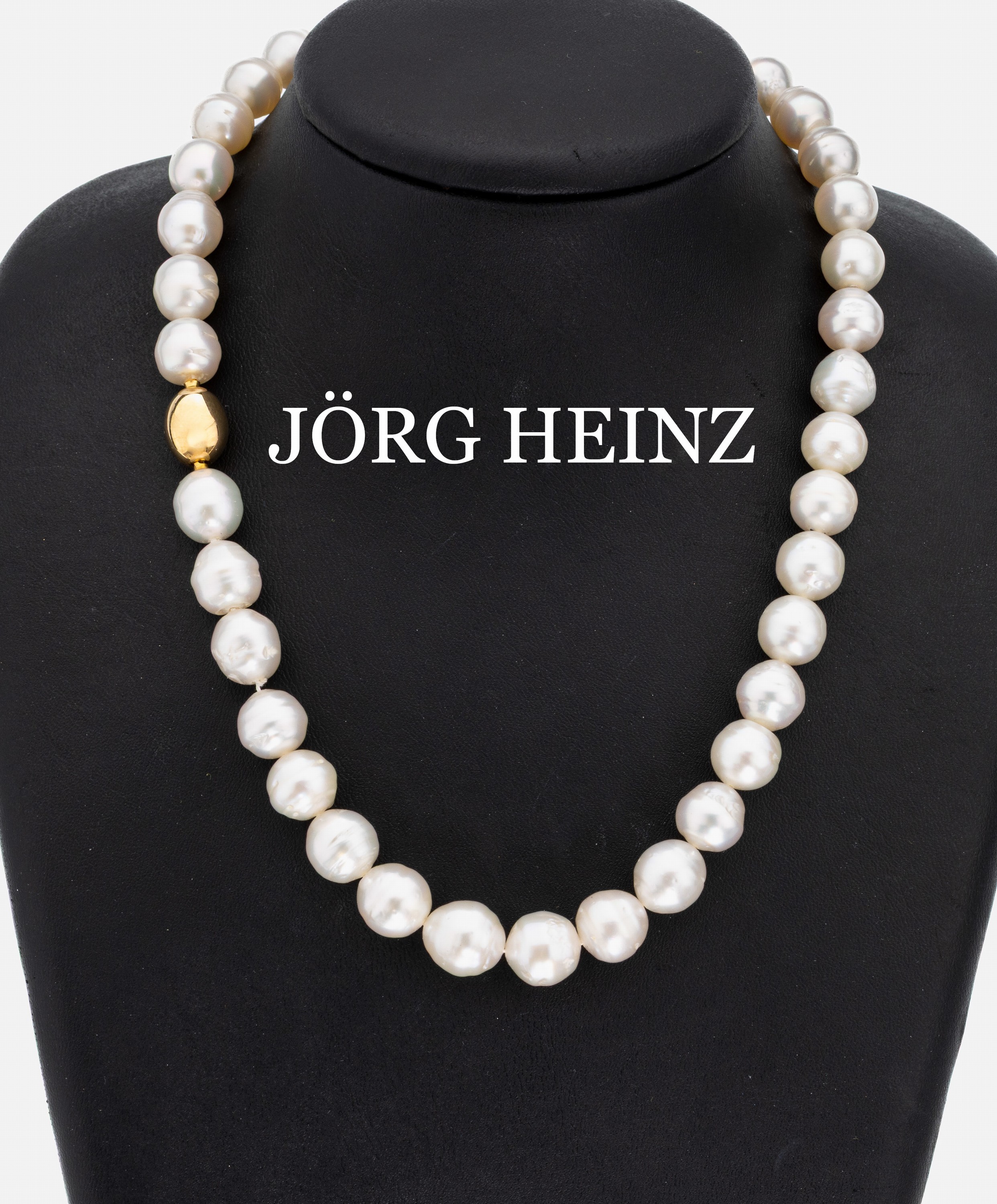 Zuchtperl-Collier mit 18 kt Gold JÖRG HEINZ Schließe, GG 750/000, barocke Südsee- zuchtperlen, D. ca. 10-12 mm, ovale Schließe, L. ca. 44 cm